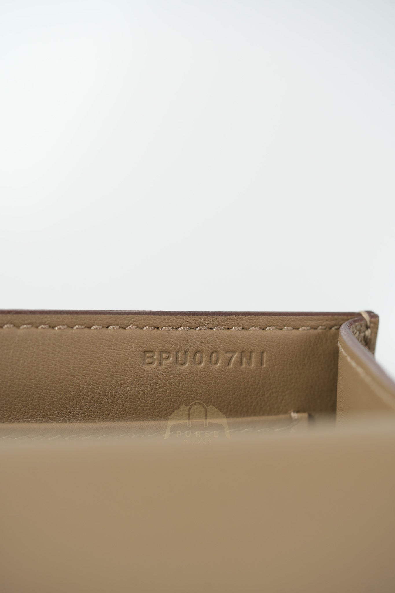 Geta in Etoupe Chevre Mysore/Goatskin Leather and Gold Hardware Stamp B(2023) | Purse Maison Luxury Bags Shop