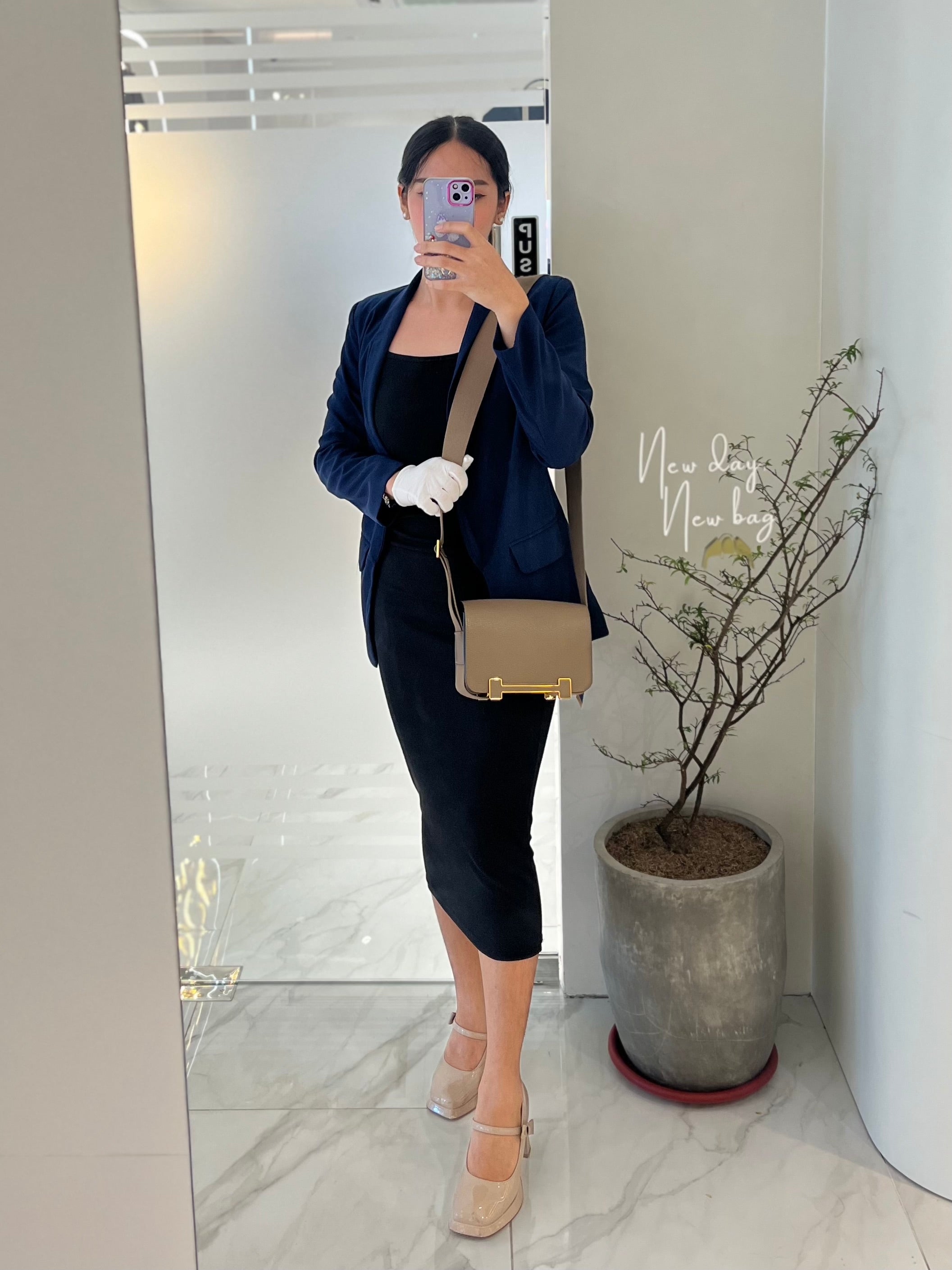 Geta in Etoupe Chevre Mysore/Goatskin Leather and Gold Hardware Stamp B(2023) | Purse Maison Luxury Bags Shop