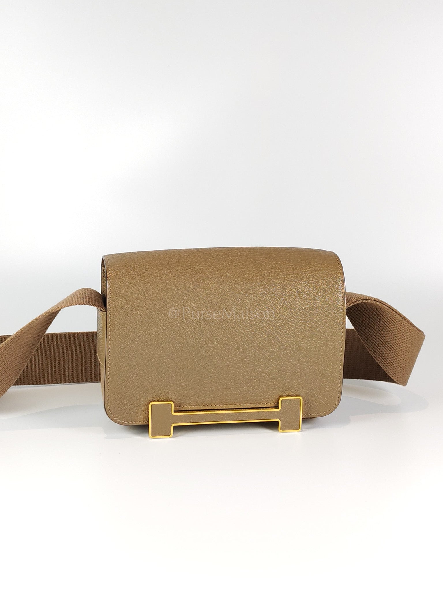 Geta in Etoupe Chevre Mysore/Goatskin Leather and Gold Hardware Stamp B(2023) | Purse Maison Luxury Bags Shop