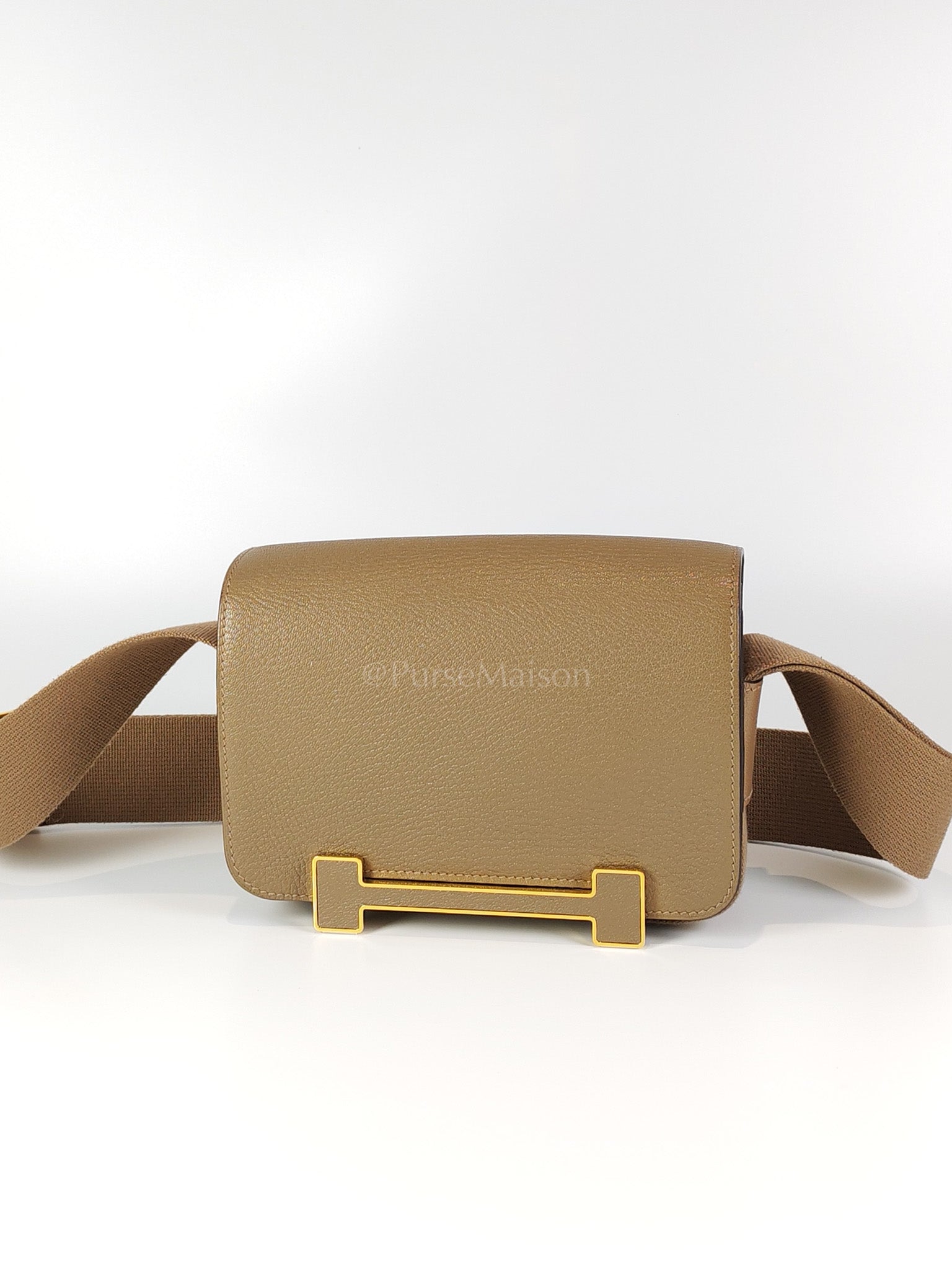 Geta in Etoupe Chevre Mysore/Goatskin Leather and Gold Hardware Stamp B(2023) | Purse Maison Luxury Bags Shop