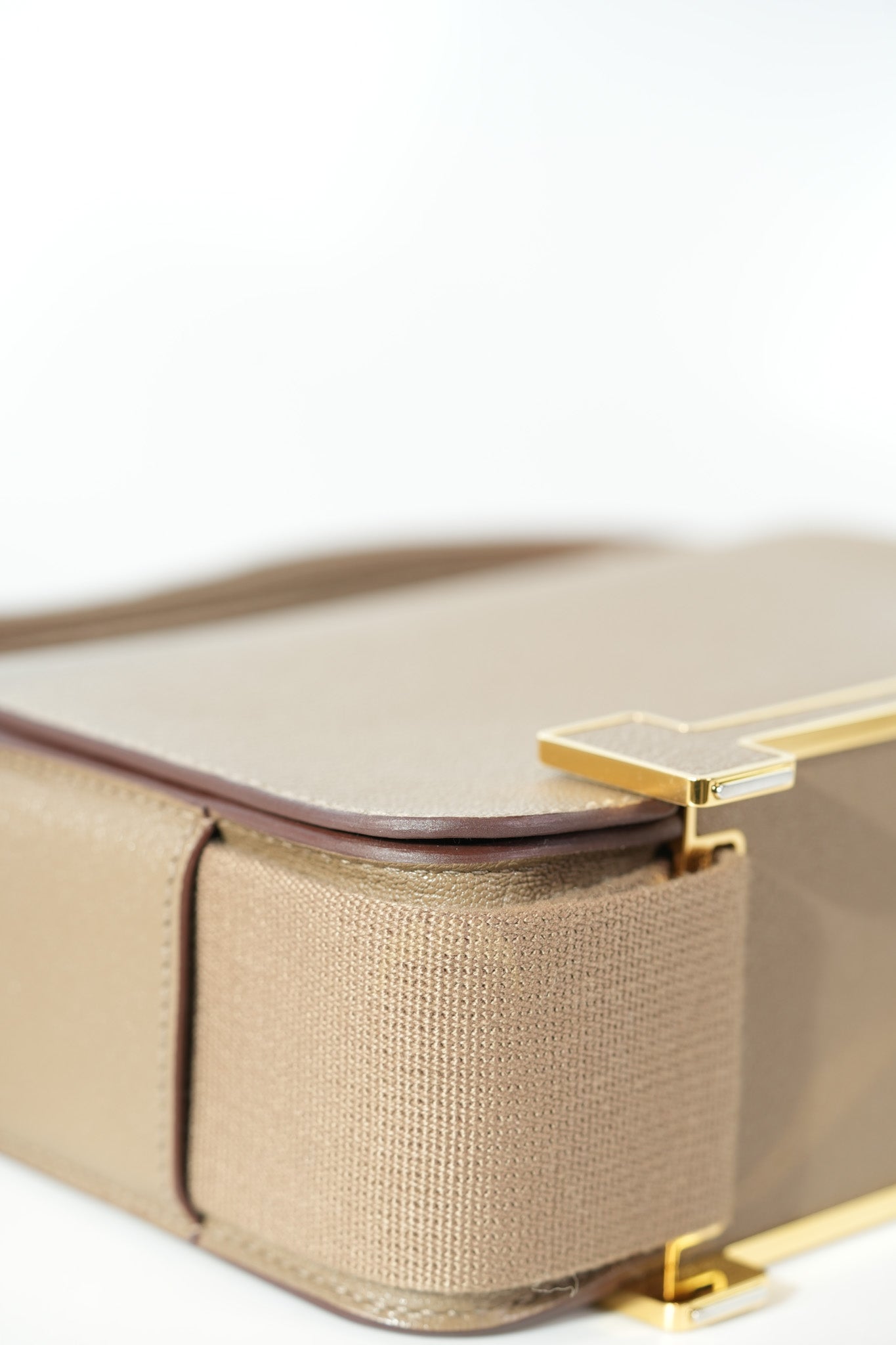 Geta in Etoupe Chevre Mysore/Goatskin Leather and Gold Hardware Stamp B(2023) | Purse Maison Luxury Bags Shop