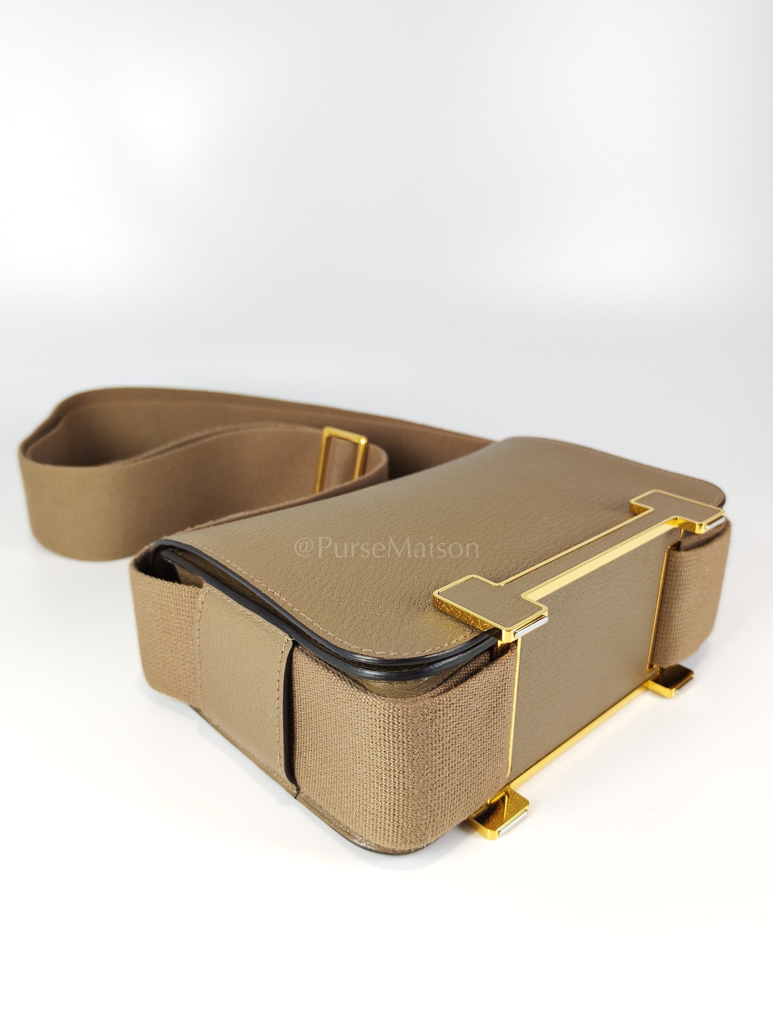 Geta in Etoupe Chevre Mysore/Goatskin Leather and Gold Hardware Stamp B(2023) | Purse Maison Luxury Bags Shop