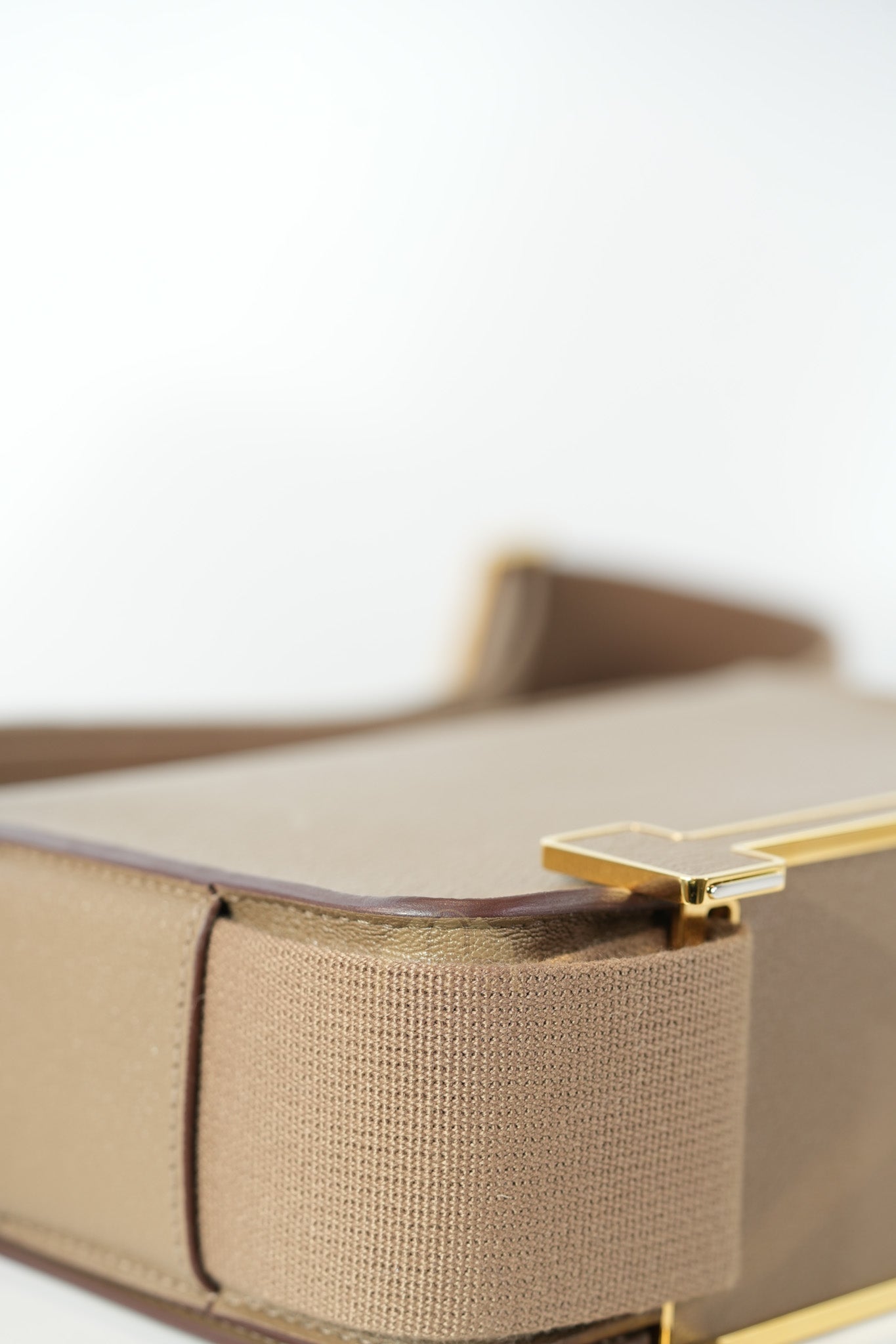 Geta in Etoupe Chevre Mysore/Goatskin Leather and Gold Hardware Stamp B(2023) | Purse Maison Luxury Bags Shop