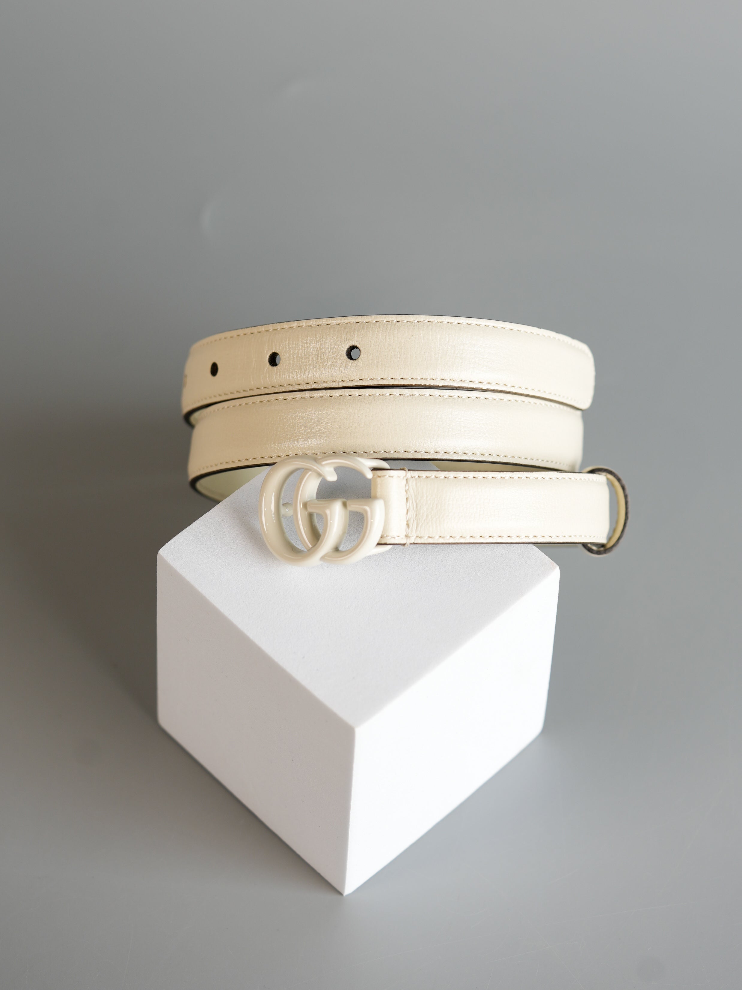 GG Buckle in White Leather Belt (70) | Purse Maison Luxury Bags Shop