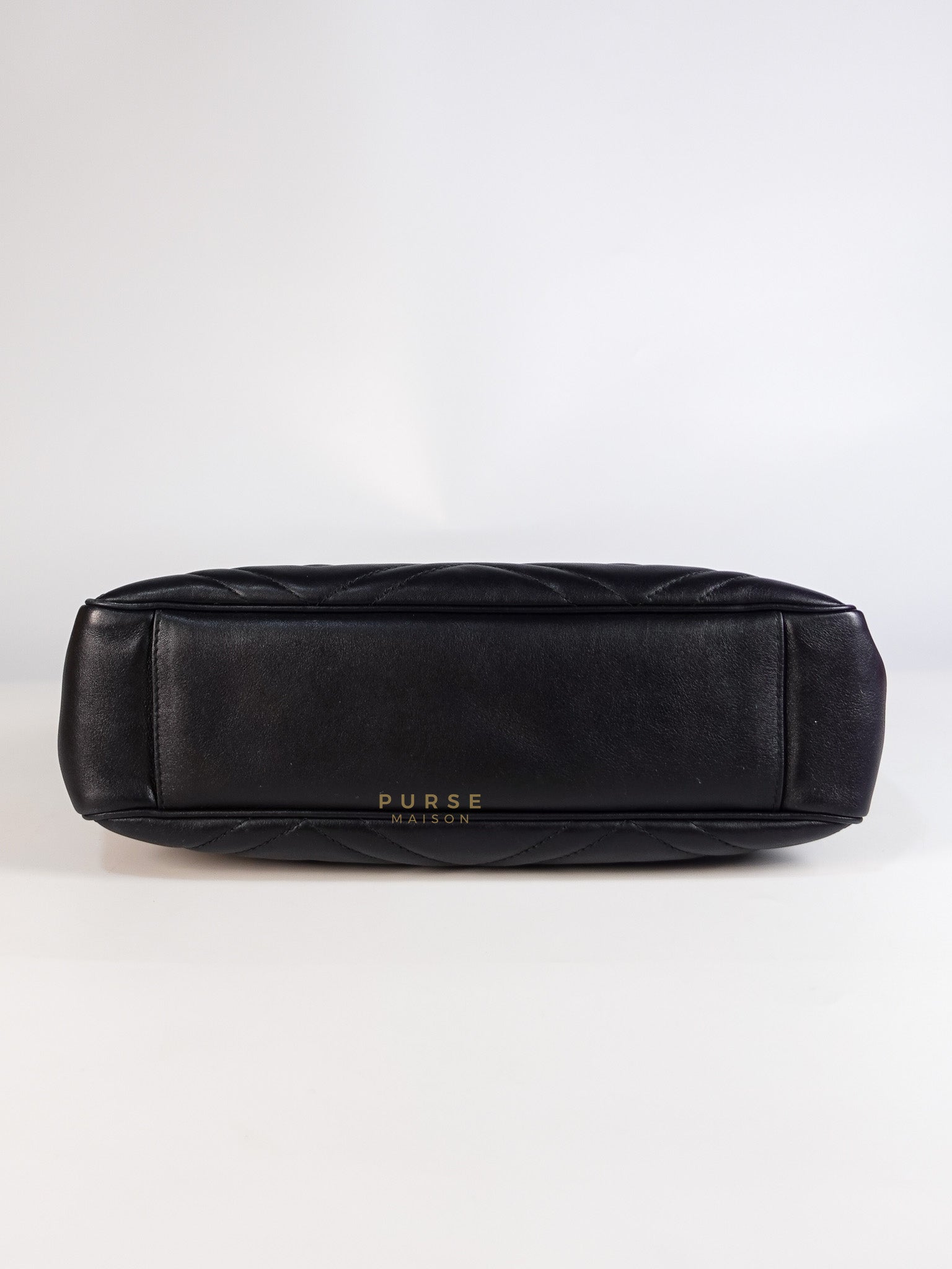 GG Marmont Matelasse Shoulder Bag Medium in Black | Purse Maison Luxury Bags Shop