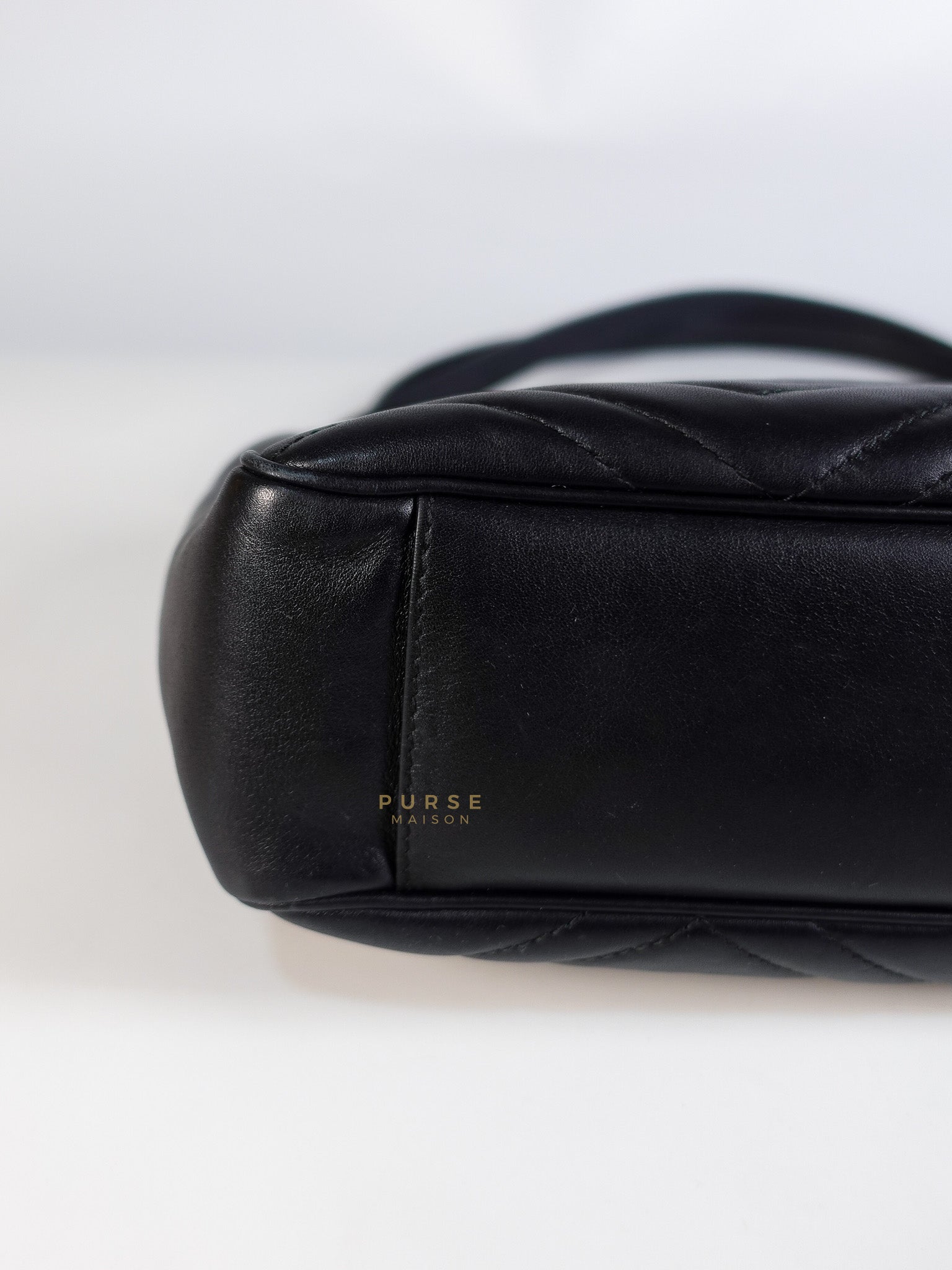 GG Marmont Matelasse Shoulder Bag Medium in Black | Purse Maison Luxury Bags Shop