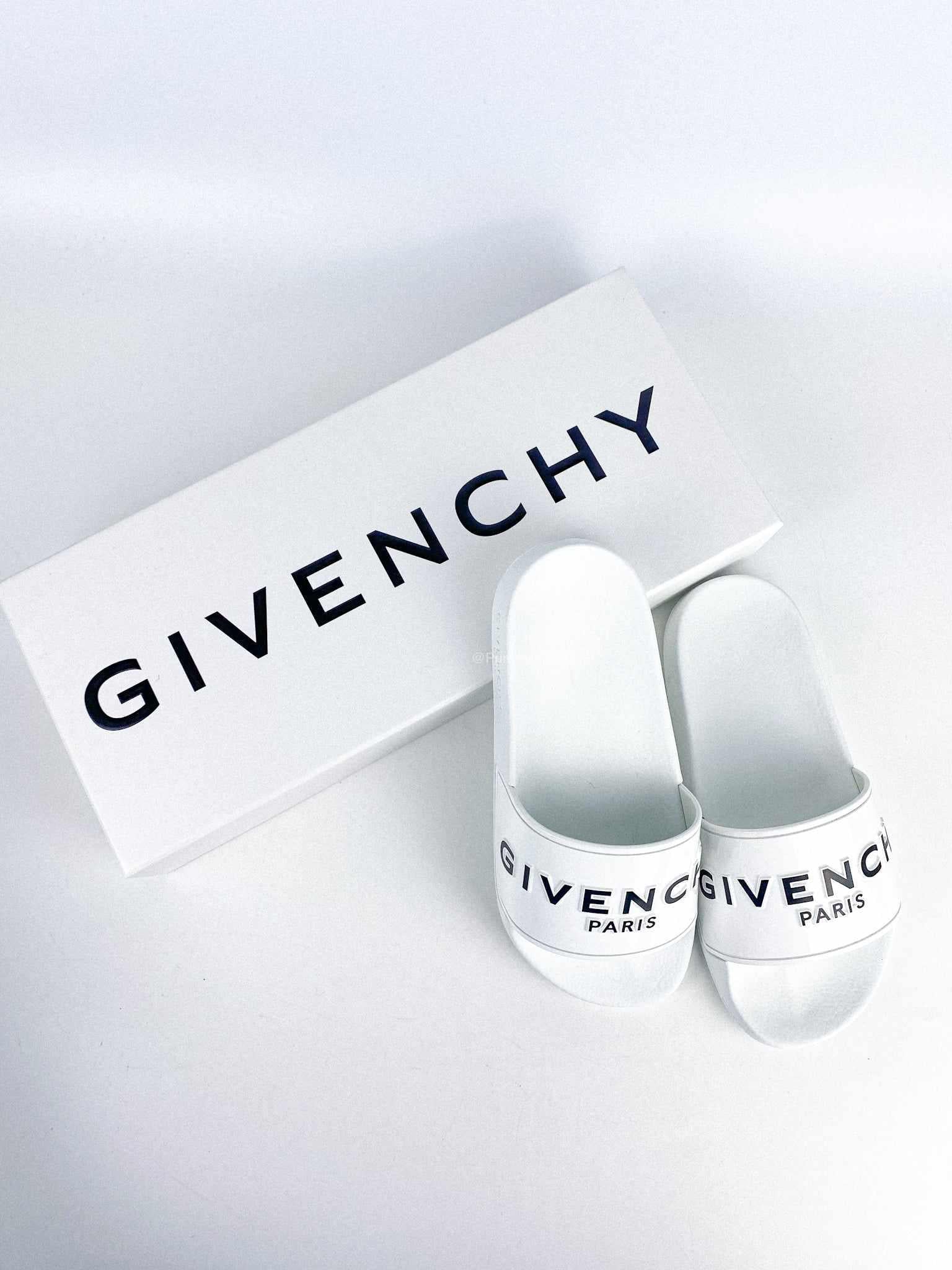 Givenchy White Pool Slides Size 35EU (22cm)