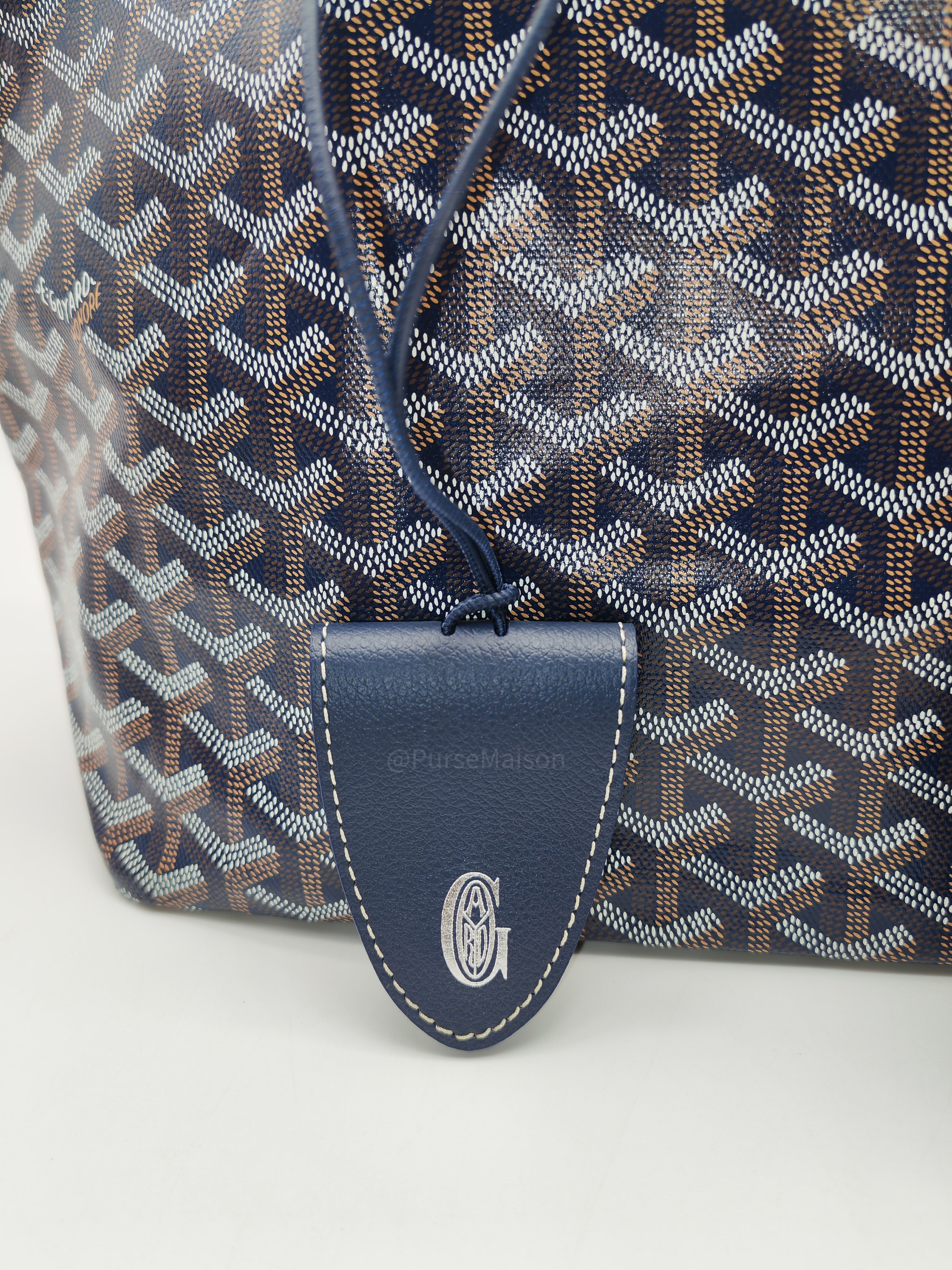 ✴︎新品未使用✴︎Goyard クリップ　ネイビー Goyard Saint Louis PM in Navy Blue Goyardine Canvas with
