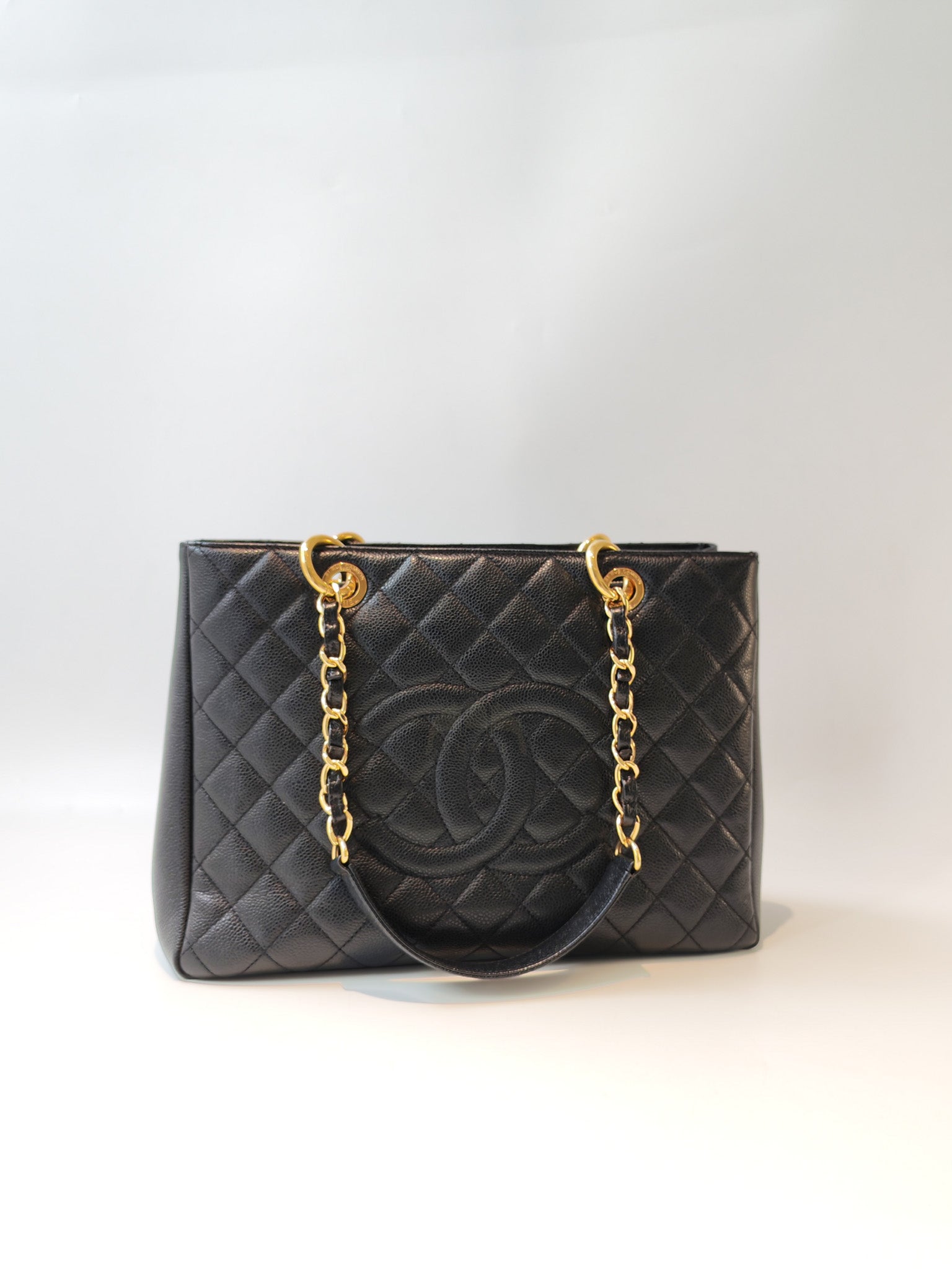 Grand Shopping Tote (GST) in Black Caviar Leather and Gold Hardware Series 18/13 | Purse Maison Luxury Bags Shop