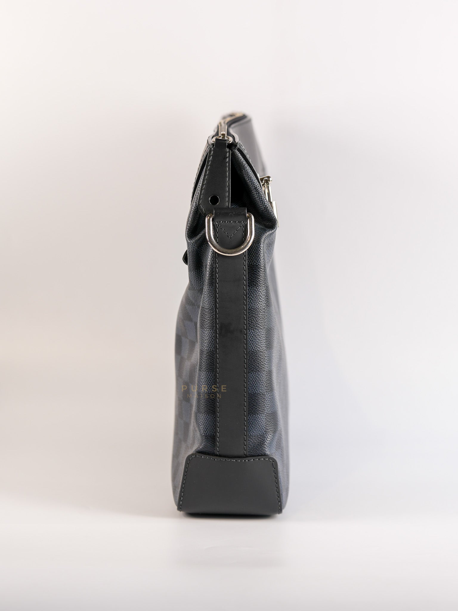 Greenwich Messenger Bag in Damier Cobalt Canvas (Date Code: DR1174) | Purse Maison Luxury Bags Shop