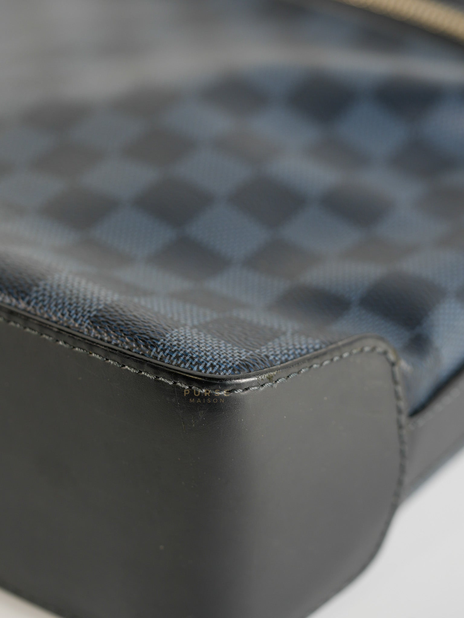 Greenwich Messenger Bag in Damier Cobalt Canvas (Date Code: DR1174) | Purse Maison Luxury Bags Shop