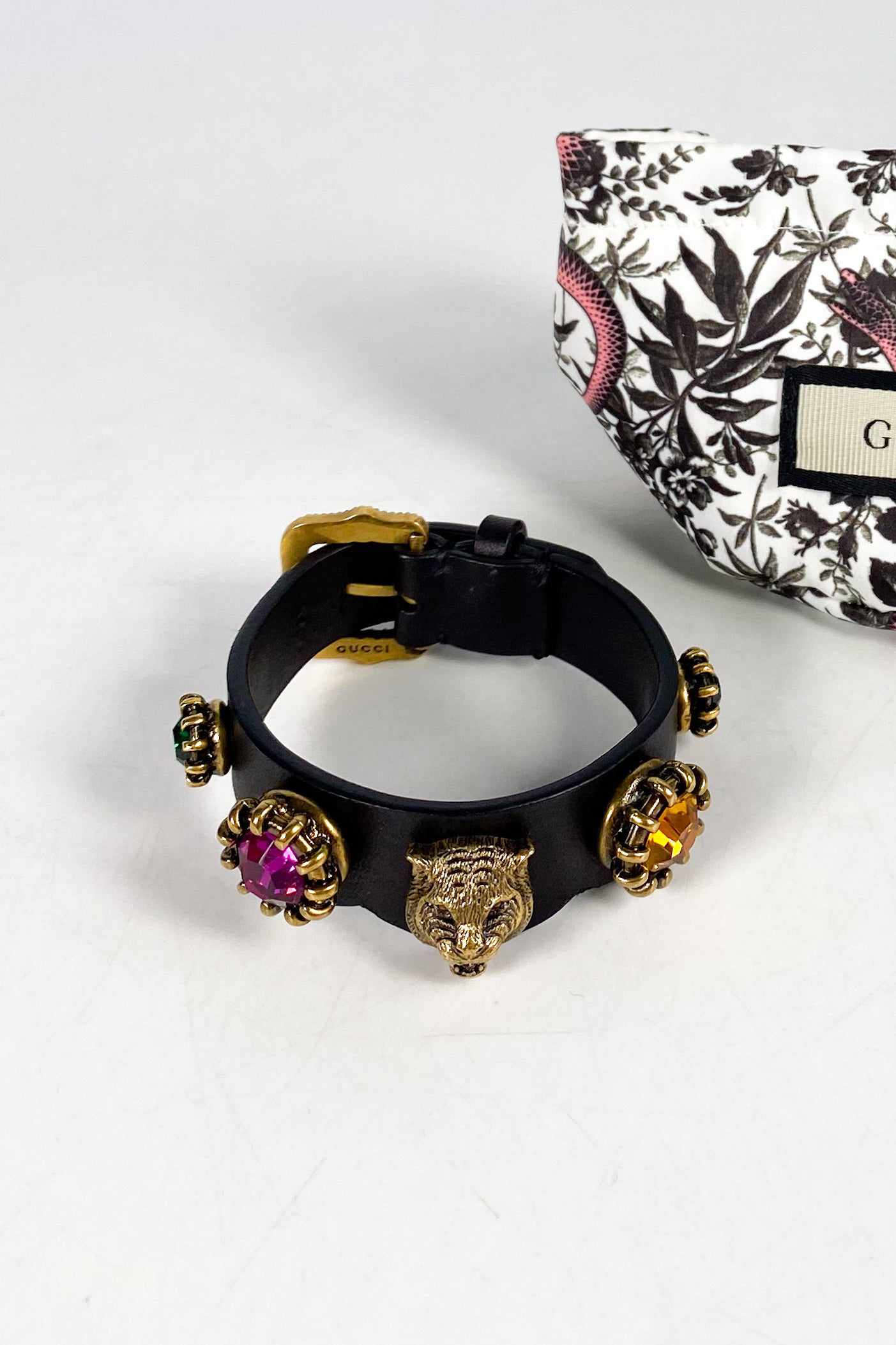 Gucci hot sale feline bracelet