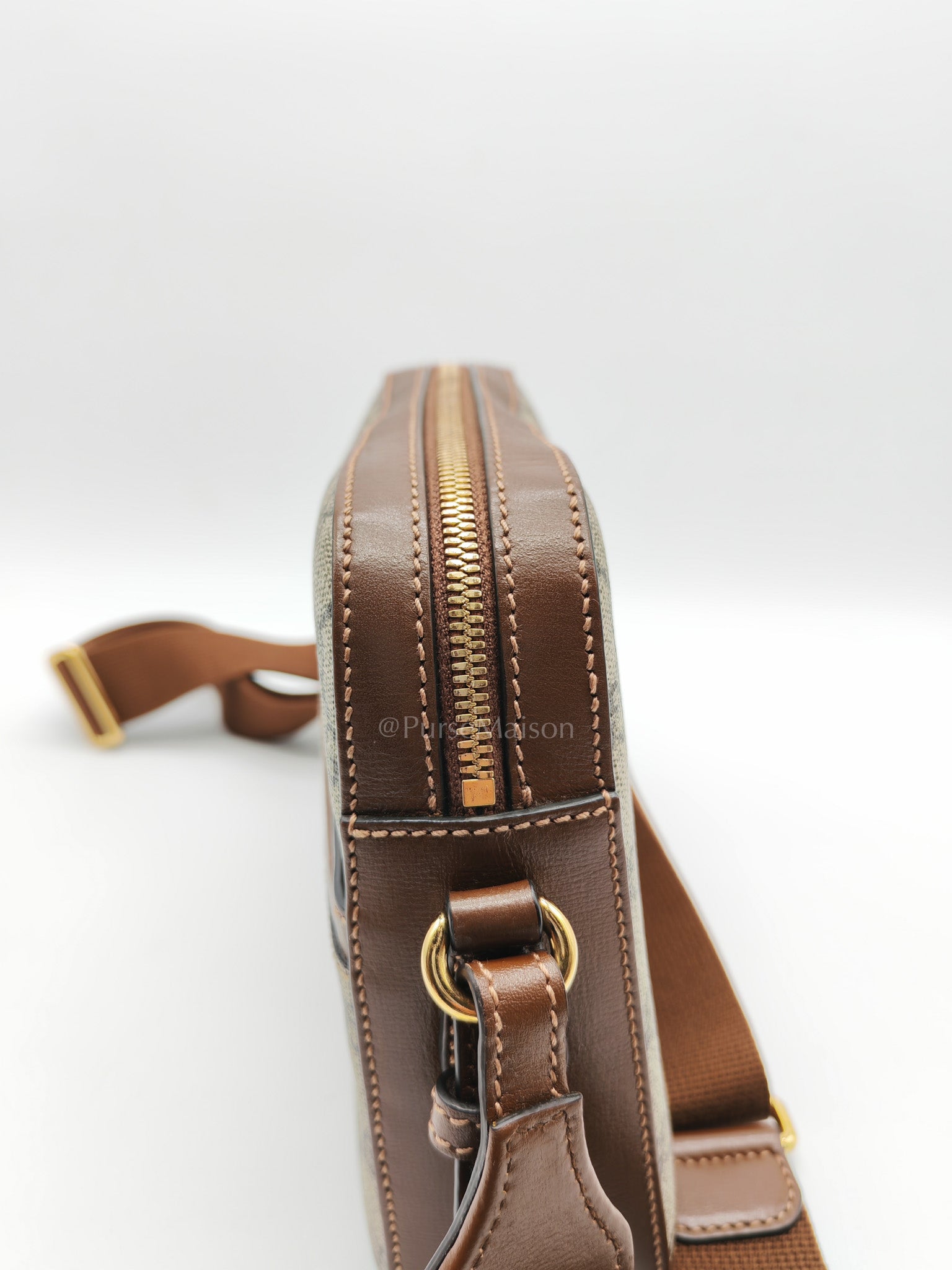 Interlocking G Messenger Bag in GG Supreme Canvas and Gold Hardware | Purse Maison Luxury Bags Shop