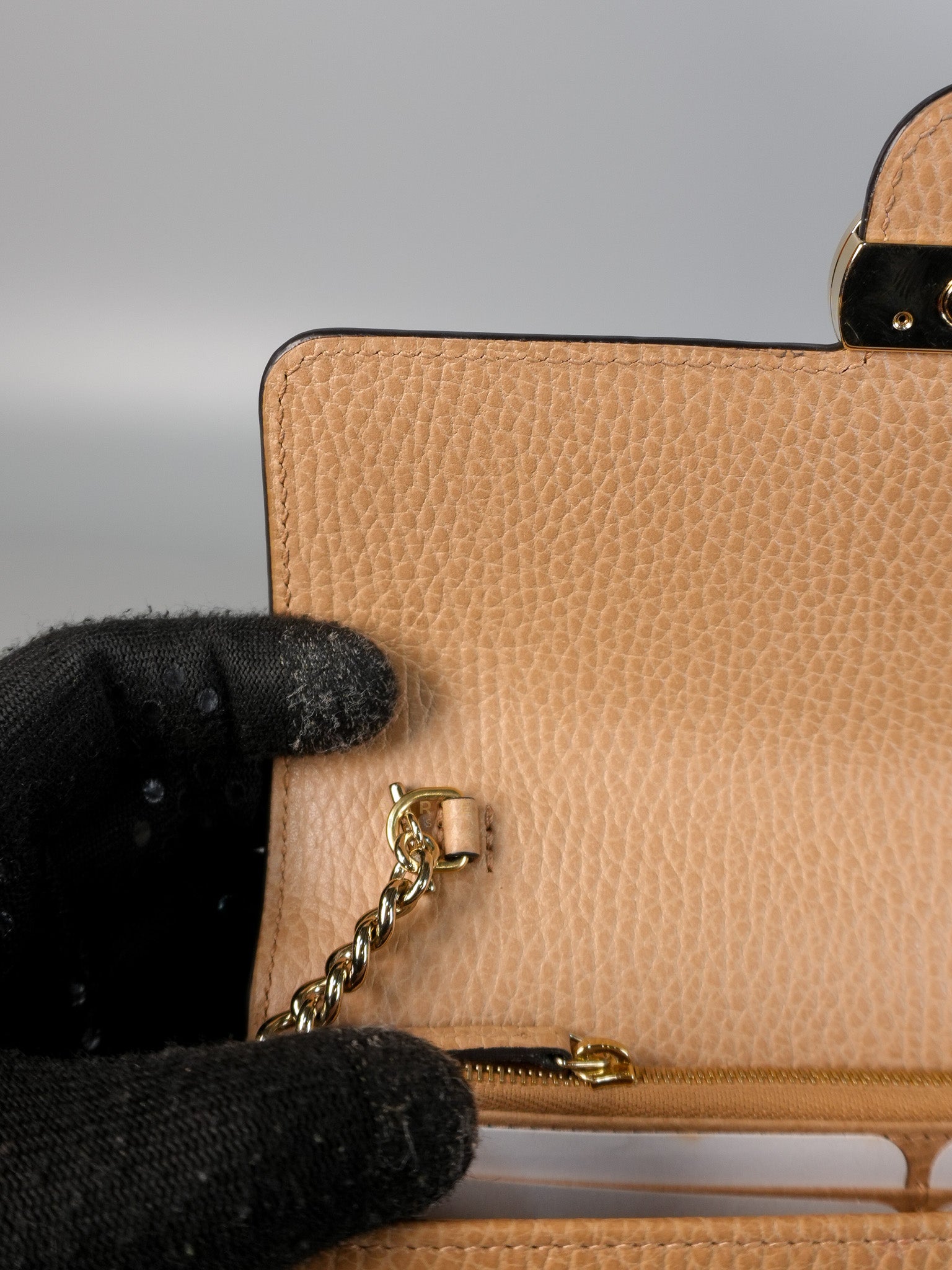 Gucci Interlocking Wallet on Chain WOC in Beige | Purse Maison Luxury Bags Shop