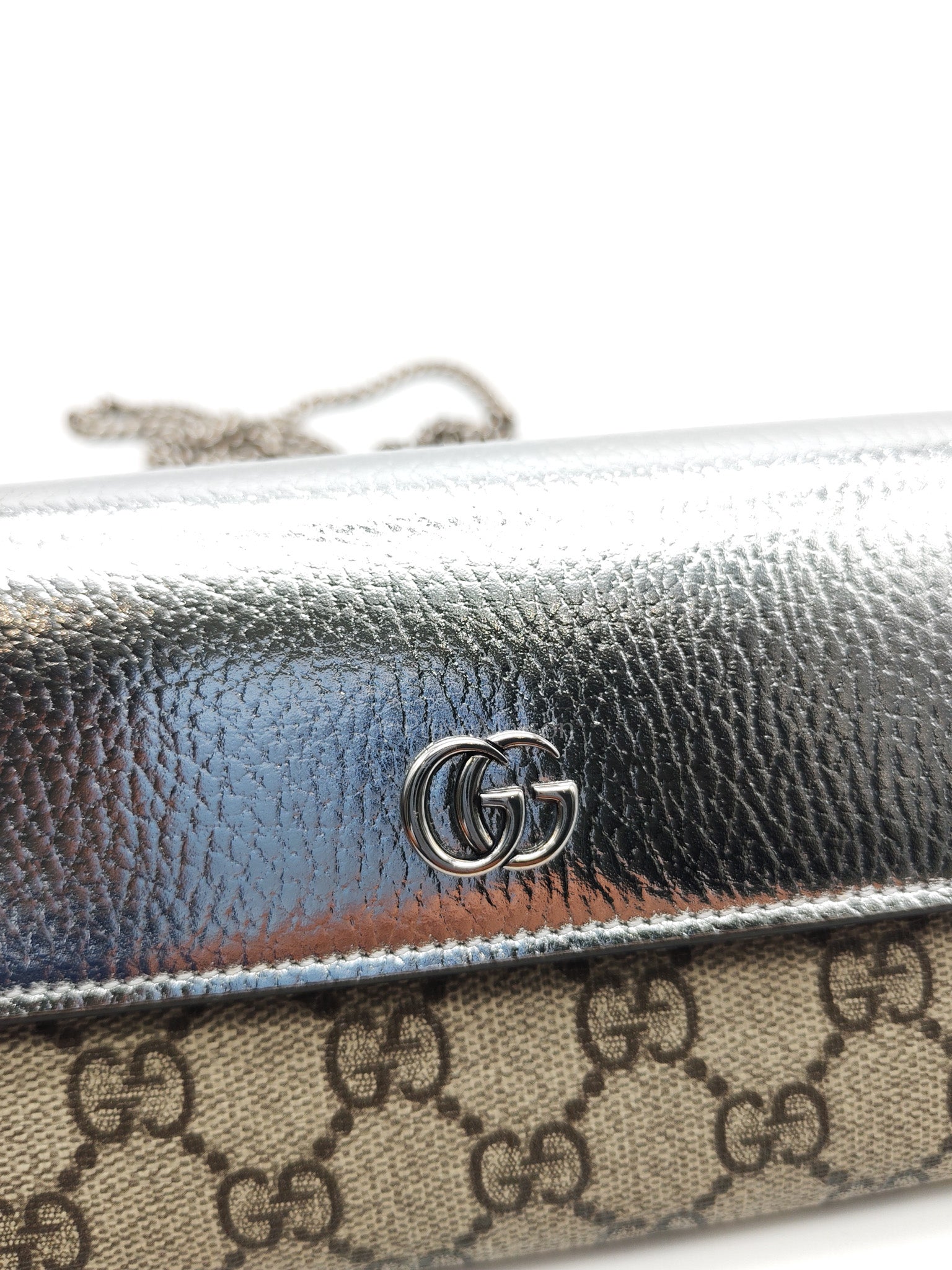 Gucci Supreme Continental Wallet On Chain in Metalic Silver Flap Crossbody Bag | Purse Maison Luxury Bags Shop