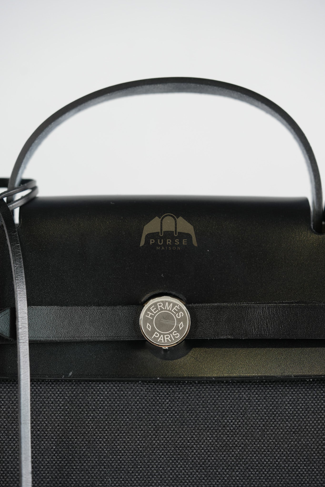 Herbag Messenger 39 in Black Military Toile Vache Hunter & Palladium Hardware Stamp K(2025) | Purse Maison Luxury Bags Shop