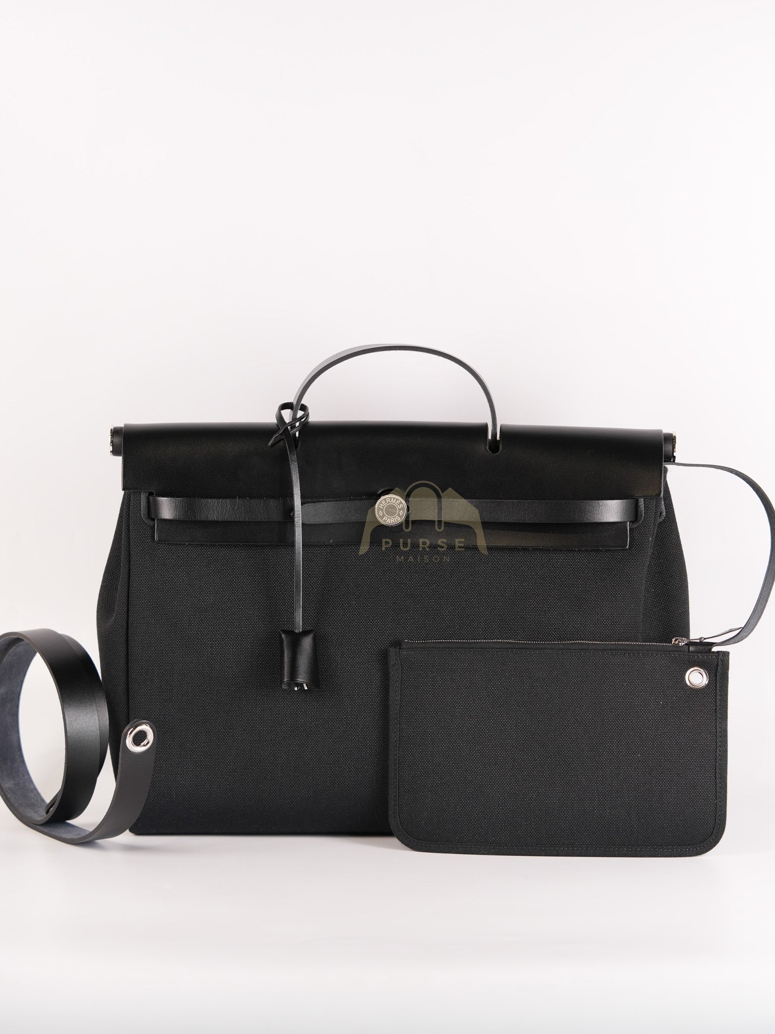 Herbag Messenger 39 in Black Military Toile Vache Hunter & Palladium Hardware Stamp K(2025) | Purse Maison Luxury Bags Shop