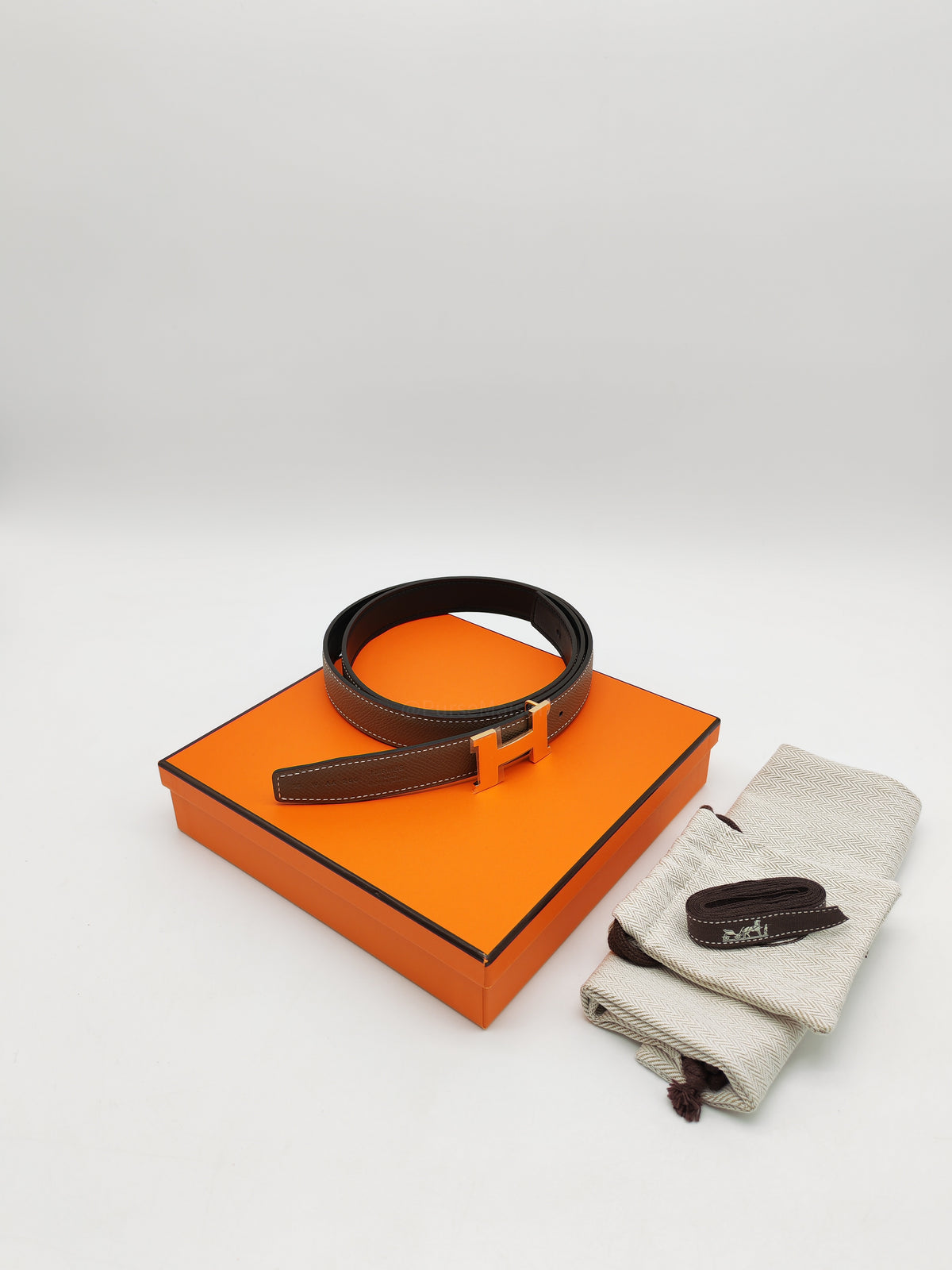 Hermes Constance H Buckle Reversible Belt in Etoupe and Gold Hardware Stamp W (2024) | Purse Maison Luxury Bags Shop