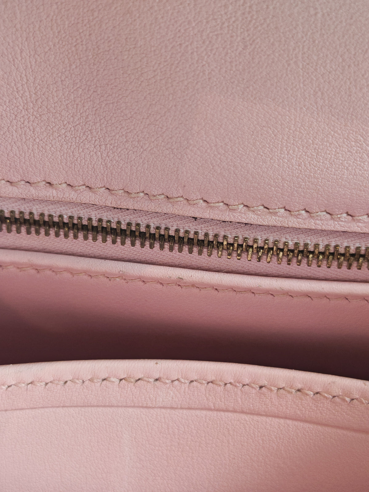 Hermes Kelly 25 Retourne in Rose Sakura Swift Leather and Gold Hardware Stamp T (2015) | Purse Maison Luxury Bags Shop