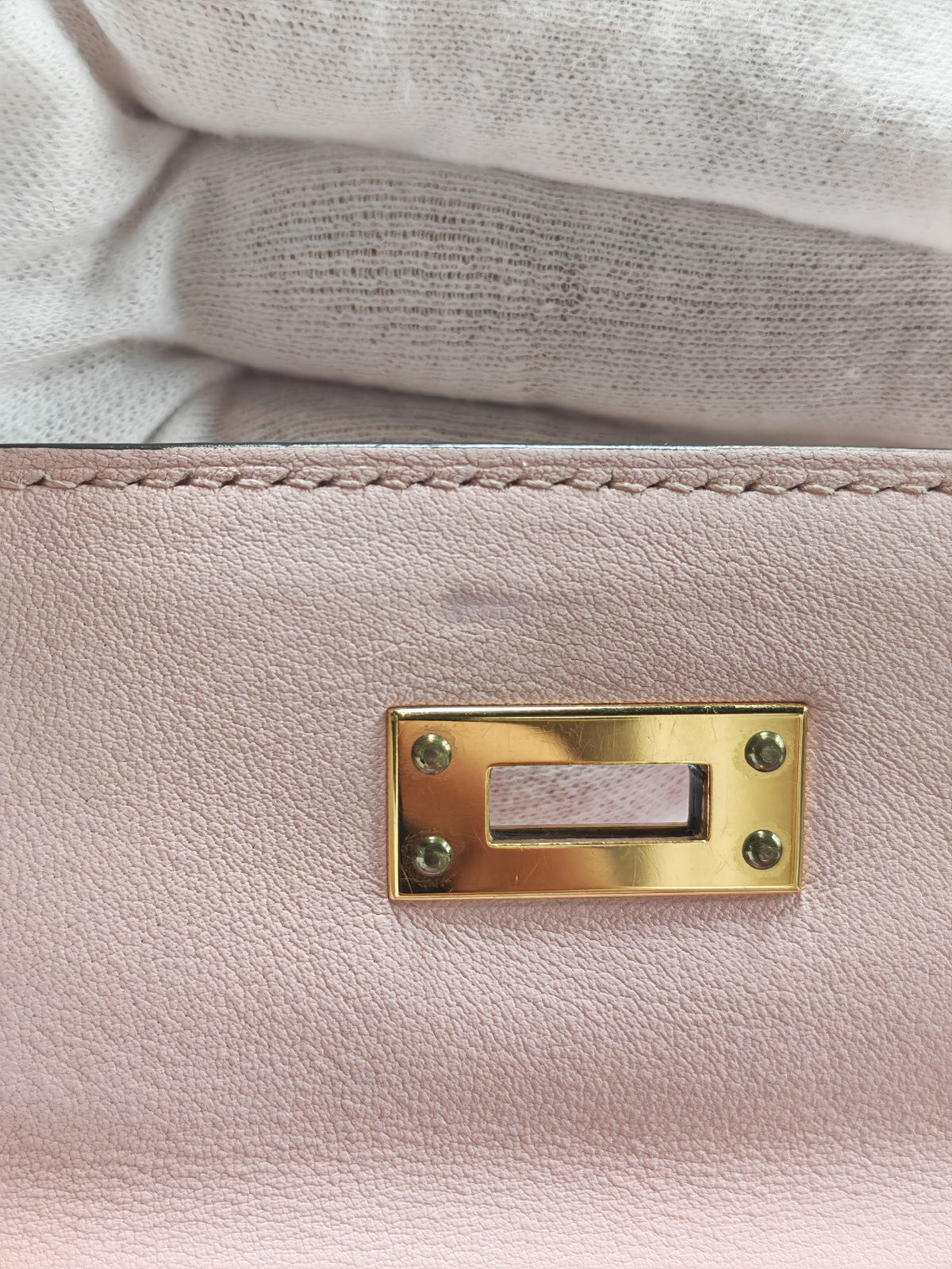 Hermes Kelly 25 Retourne in Rose Sakura Swift Leather and Gold Hardware Stamp T (2015) | Purse Maison Luxury Bags Shop