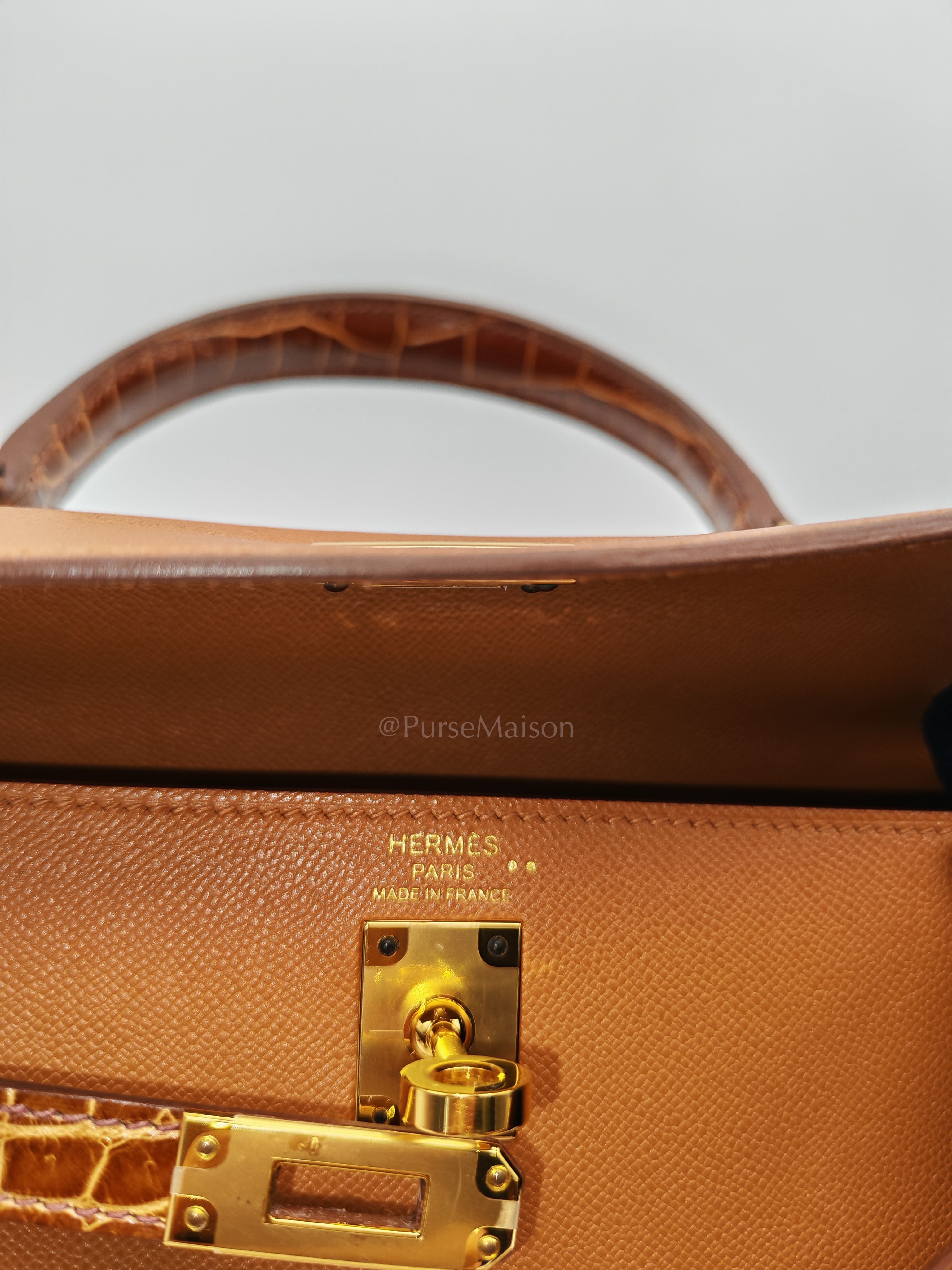 Kelly 25 Sellier in Gold Madame Leather and Shiny Croc Touch and Gold Hardware Stamp U (2022) | Purse Maison Luxury Bags Shop