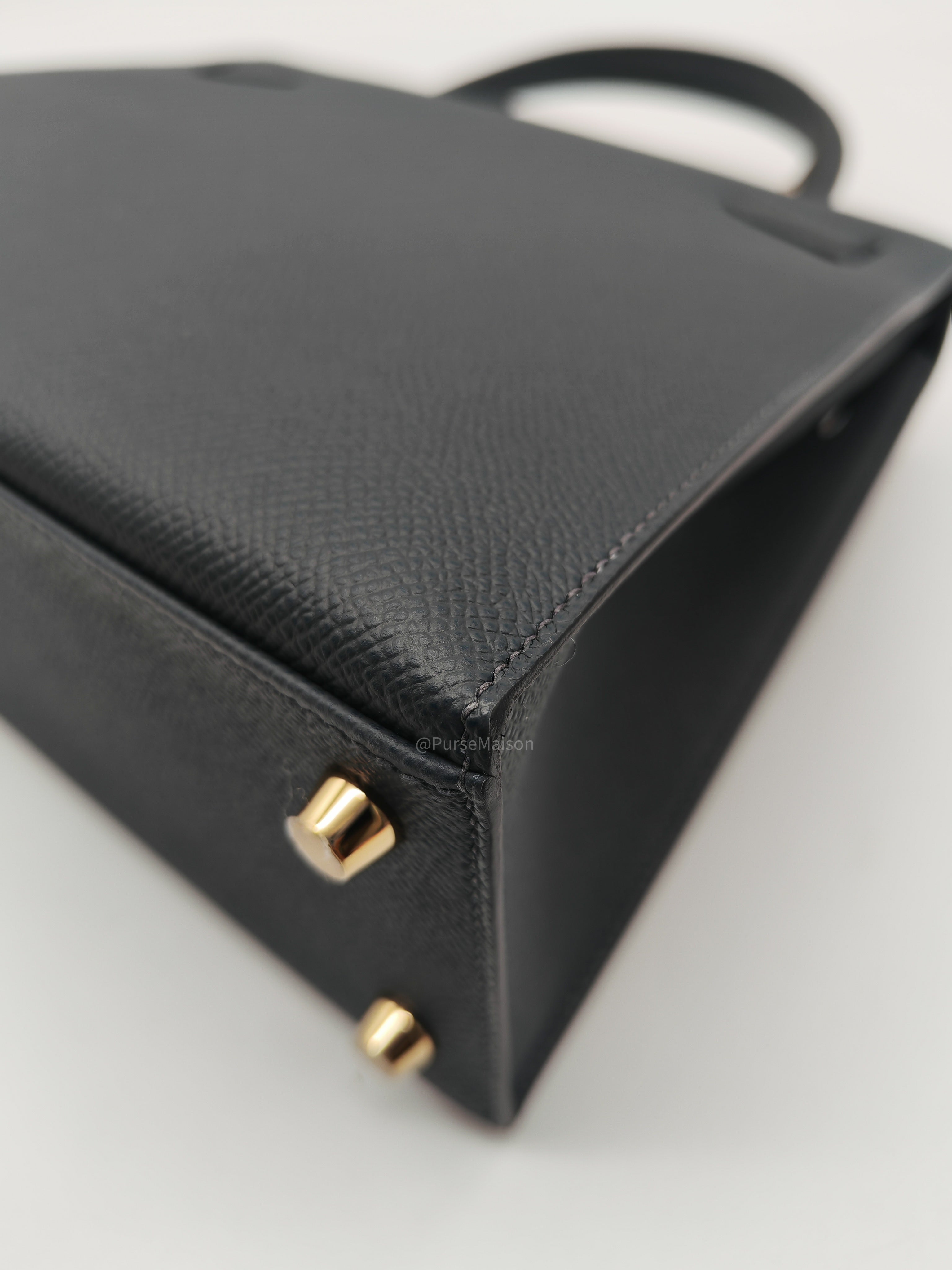 Hermes Kelly 25 Sellier in Gris Misty Epsom Leather and Permabrass Hardware Stamp W (2024) | Purse Maison Luxury Bags Shop