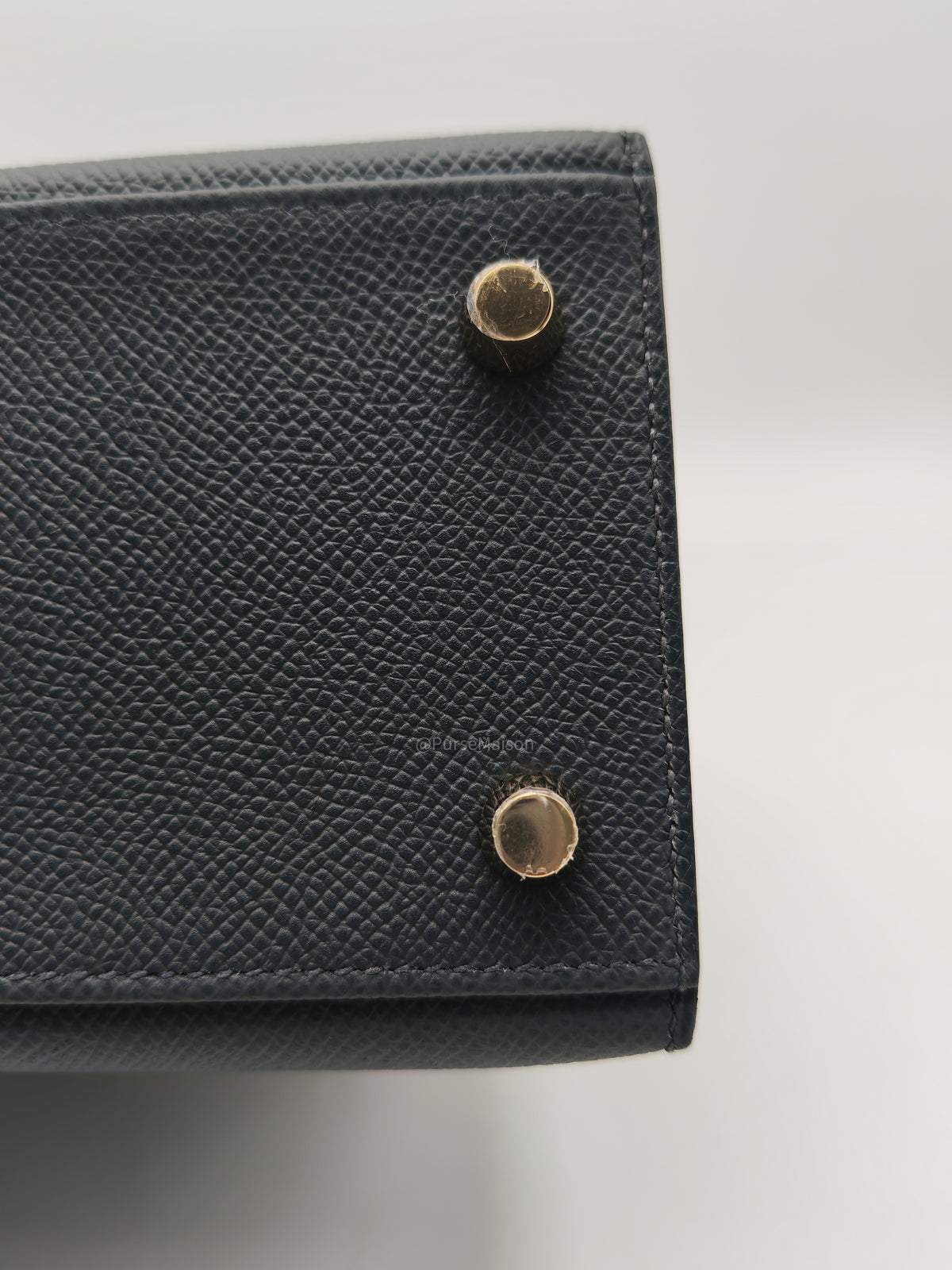 Hermes Kelly 25 Sellier in Gris Misty Epsom Leather and Permabrass Hardware Stamp W (2024) | Purse Maison Luxury Bags Shop