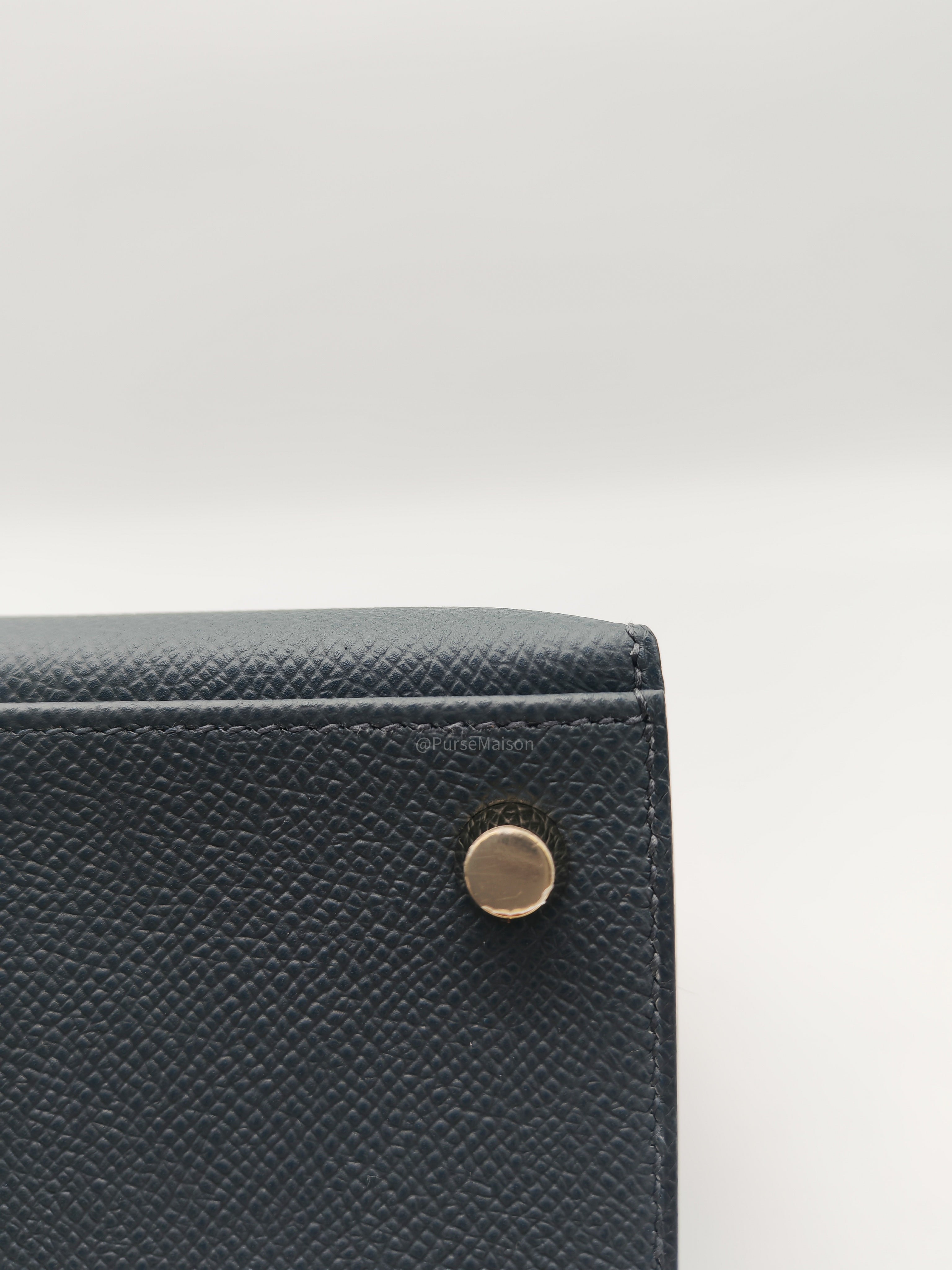 Hermes Kelly 25 Sellier in Gris Misty Epsom Leather and Permabrass Hardware Stamp W (2024) | Purse Maison Luxury Bags Shop