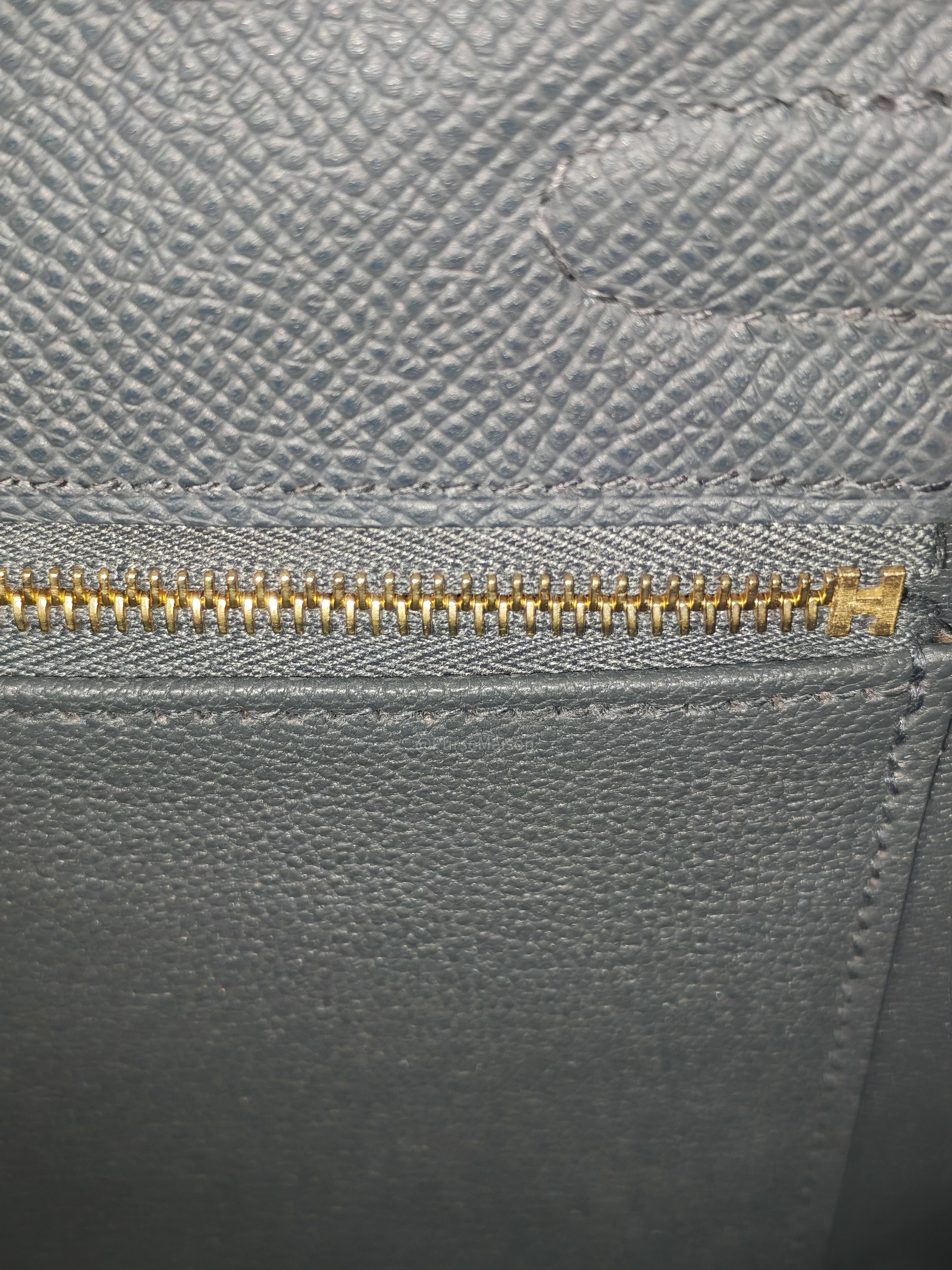 Hermes Kelly 25 Sellier in Gris Misty Epsom Leather and Permabrass Hardware Stamp W (2024) | Purse Maison Luxury Bags Shop