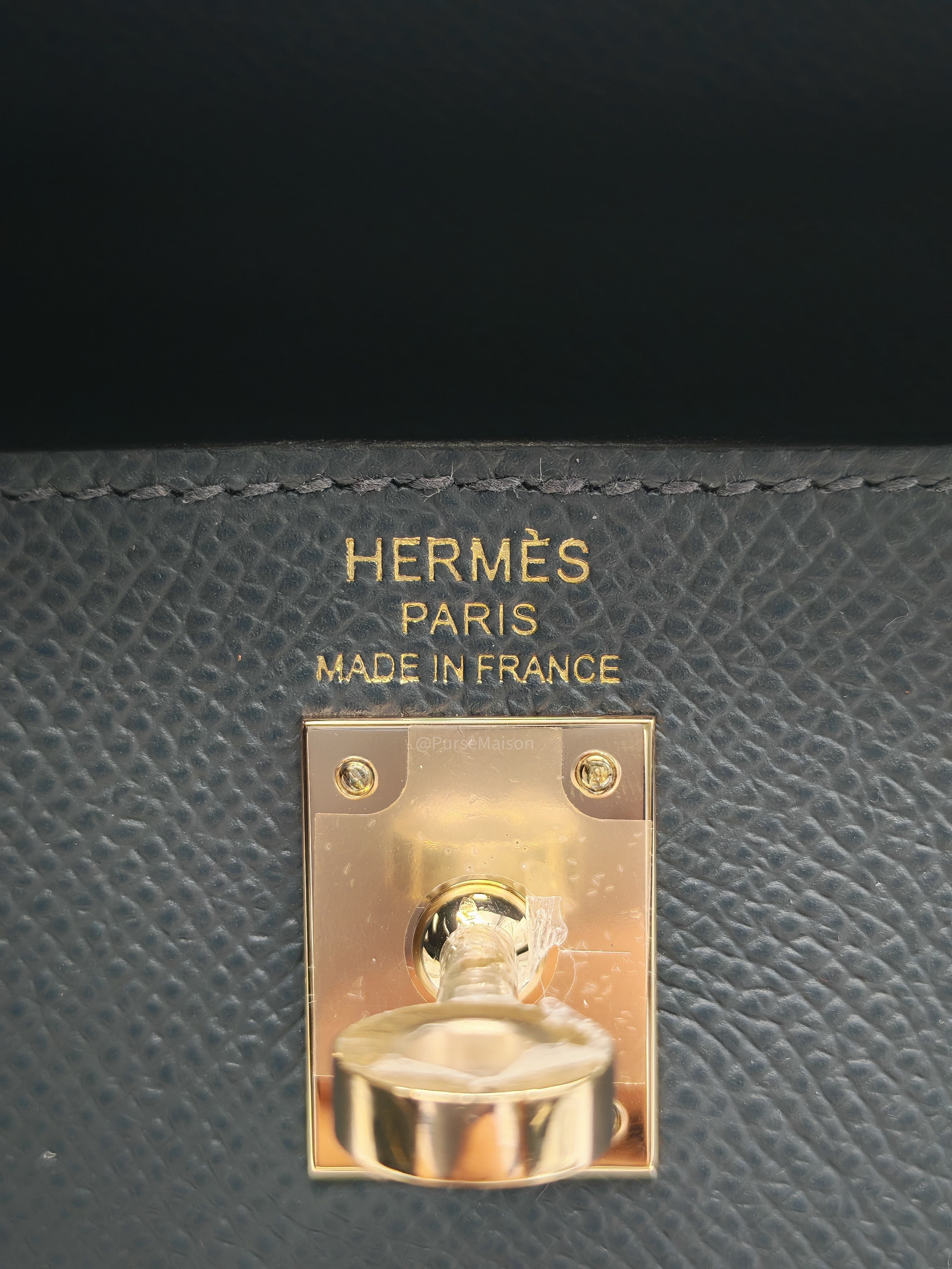 Hermes Kelly 25 Sellier in Gris Misty Epsom Leather and Permabrass Hardware Stamp W (2024) | Purse Maison Luxury Bags Shop