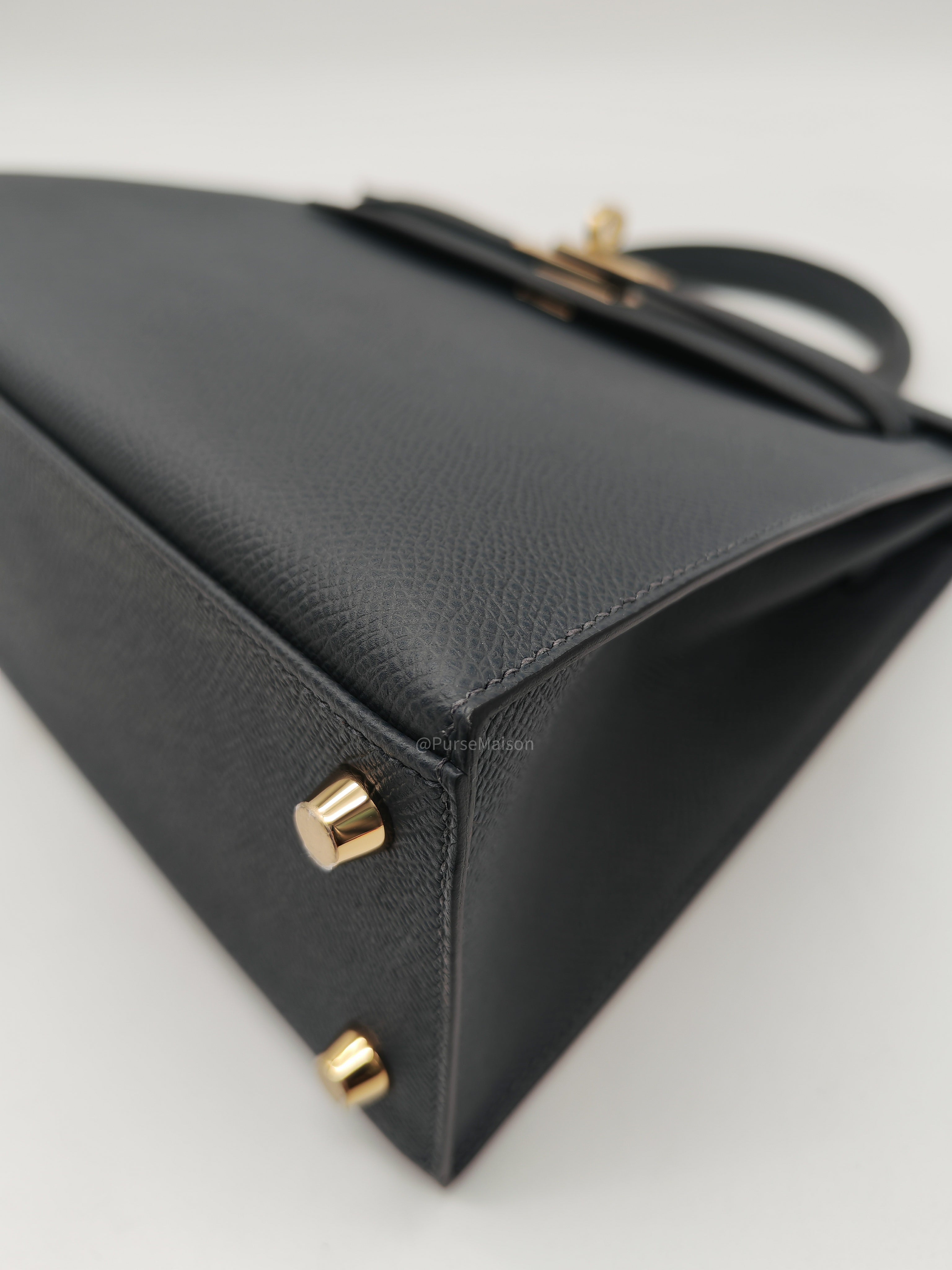 Hermes Kelly 25 Sellier in Gris Misty Epsom Leather and Permabrass Hardware Stamp W (2024) | Purse Maison Luxury Bags Shop