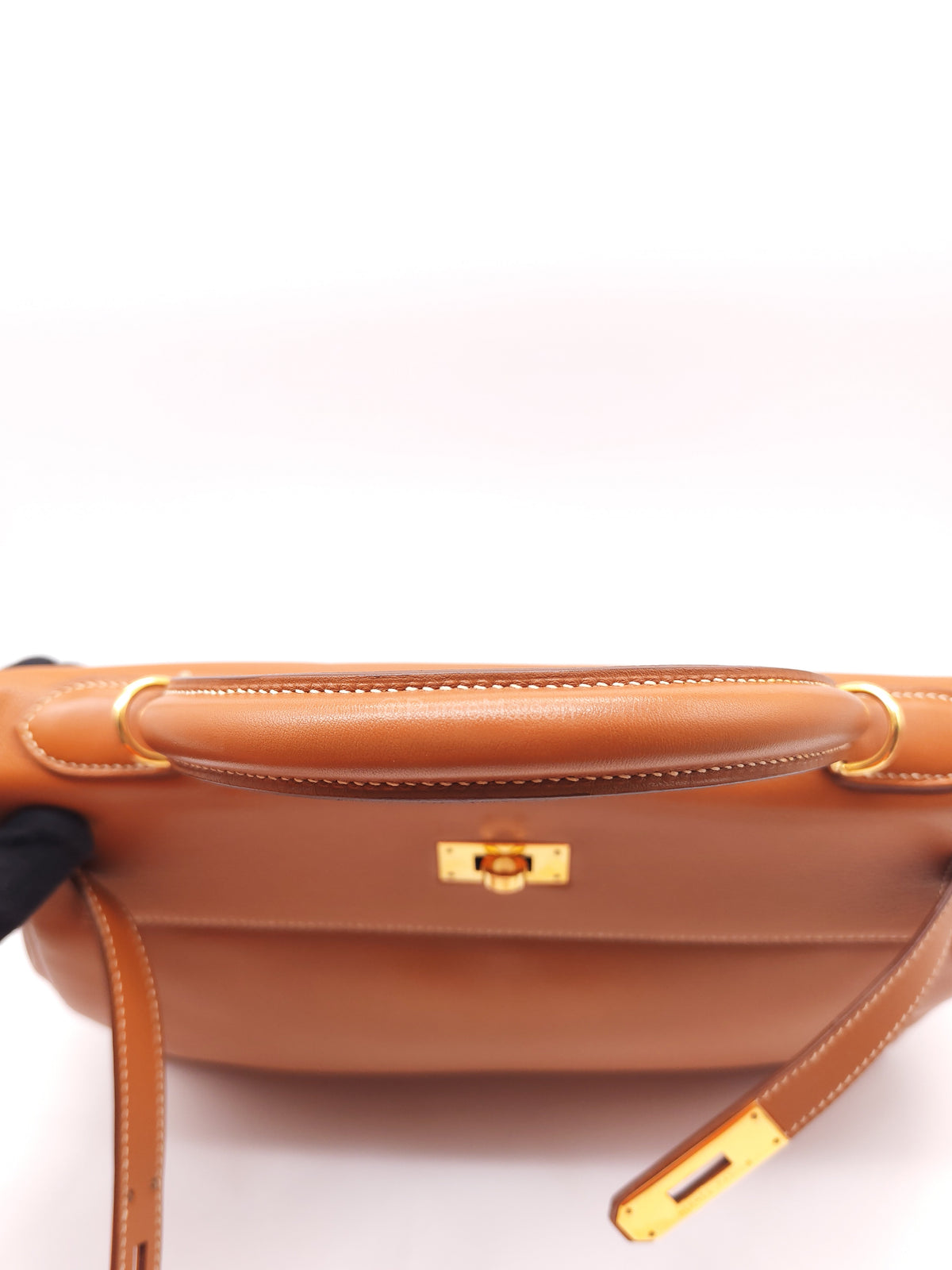 Hermes Kelly 32 Retourne in Gold Swift Leather and Gold Hardware Stamp Square E (2001) | Purse Maison Luxury Bags Shop