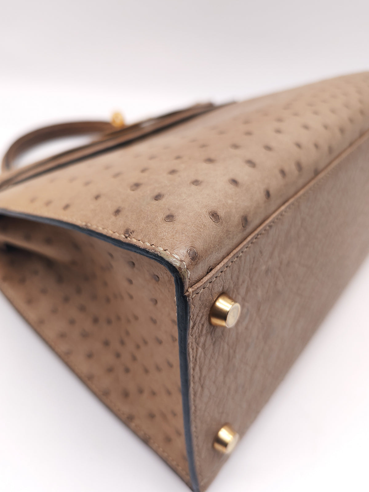 Hermes Kelly 32 Sellier in Mousse Ostrich Leather in Gold Hardware Stamp X Circle (1994) | Purse Maison Luxury Bags Shop