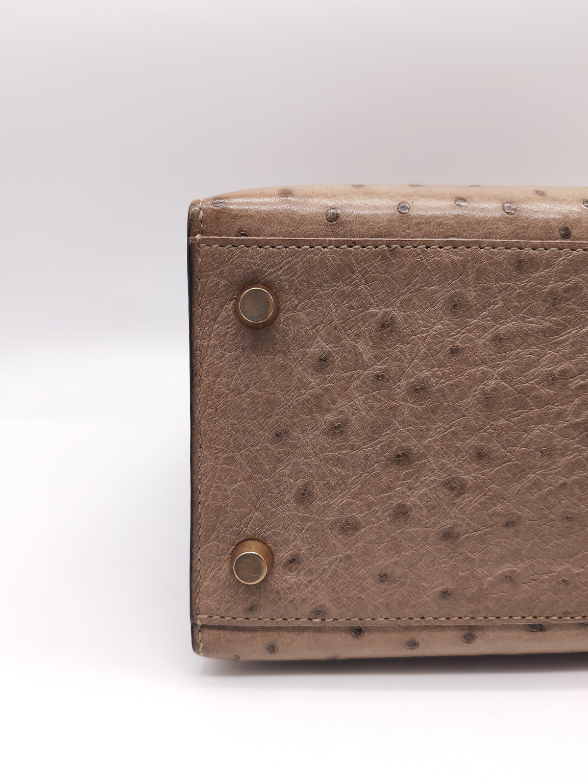 Hermes Kelly 32 Sellier in Mousse Ostrich Leather in Gold Hardware Stamp X Circle (1994) | Purse Maison Luxury Bags Shop
