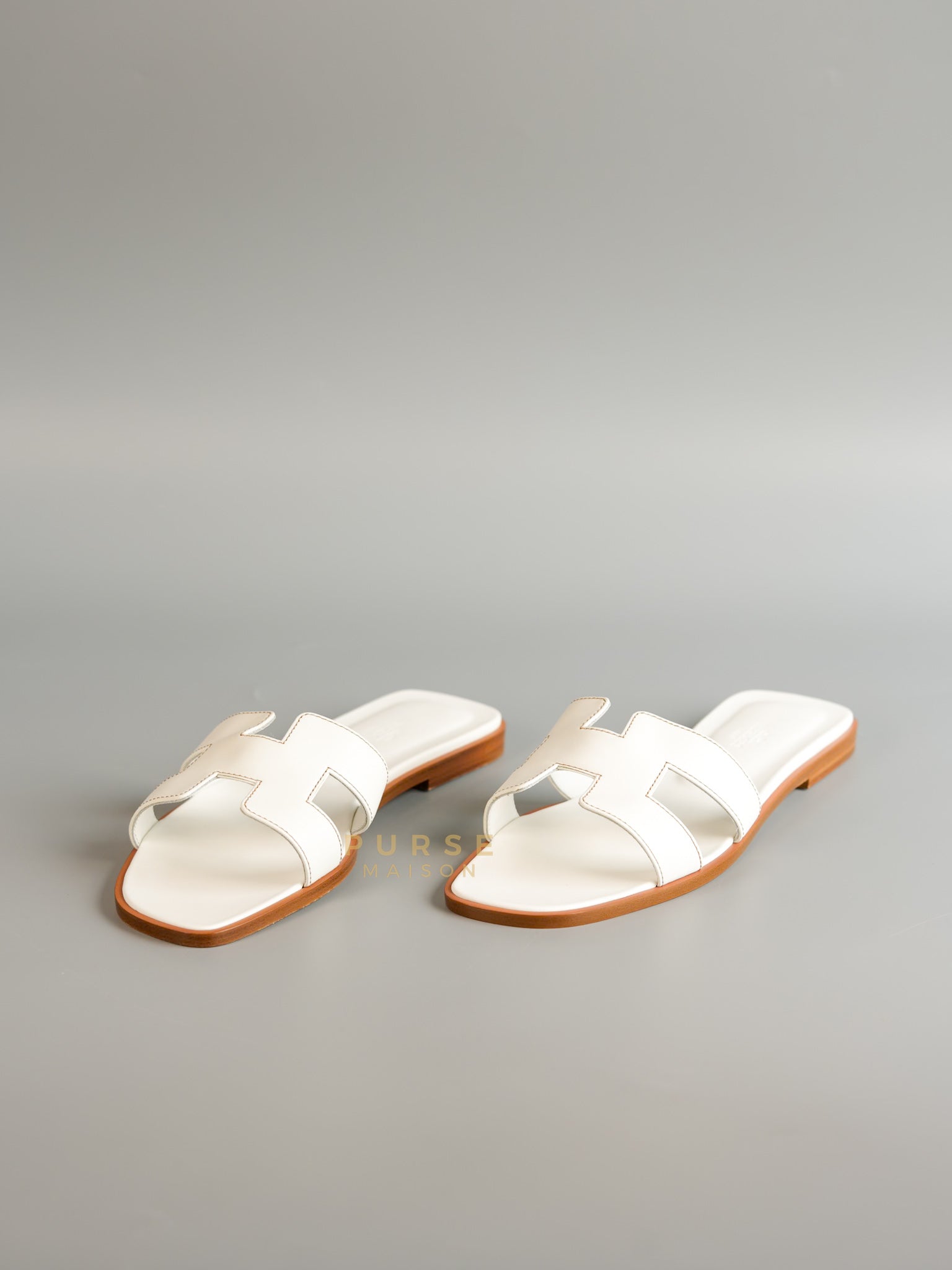 Hermes Oran in Blanc Sandals Size 38.5 EU (25 cm) | Purse Maison Luxury Bags Shop