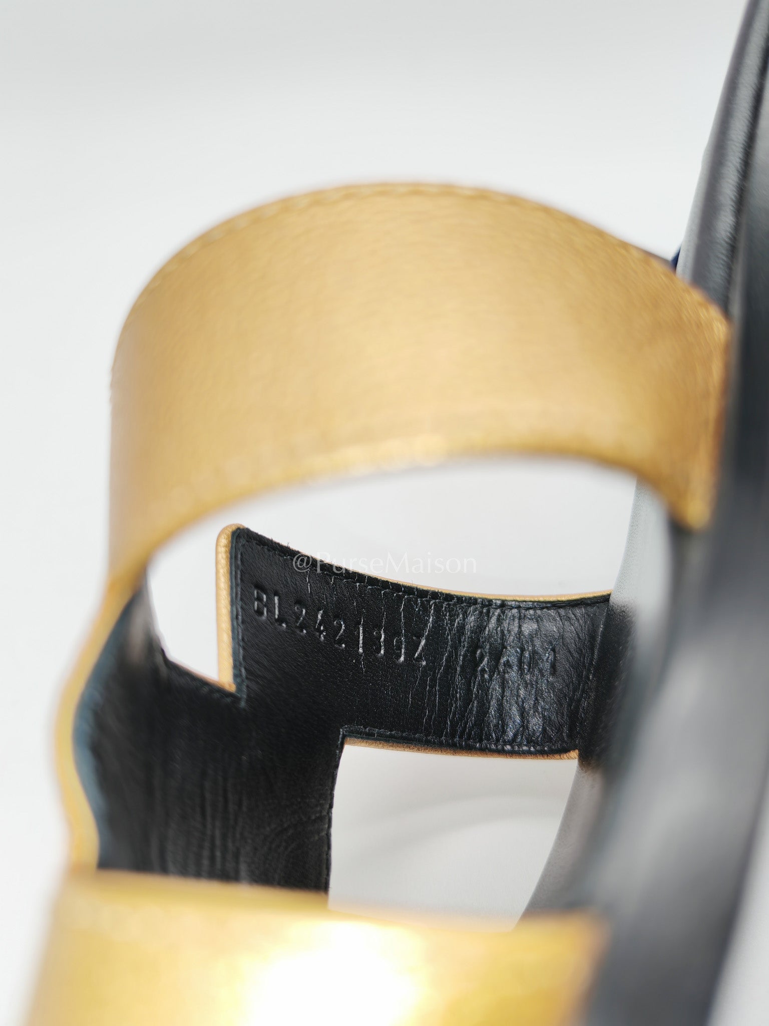 Hermes Oran Sandals in Metallic Gold "Dore" Chevre Leather size 40 EU (25.5 cm) | Purse Maison Luxury Bags Shop