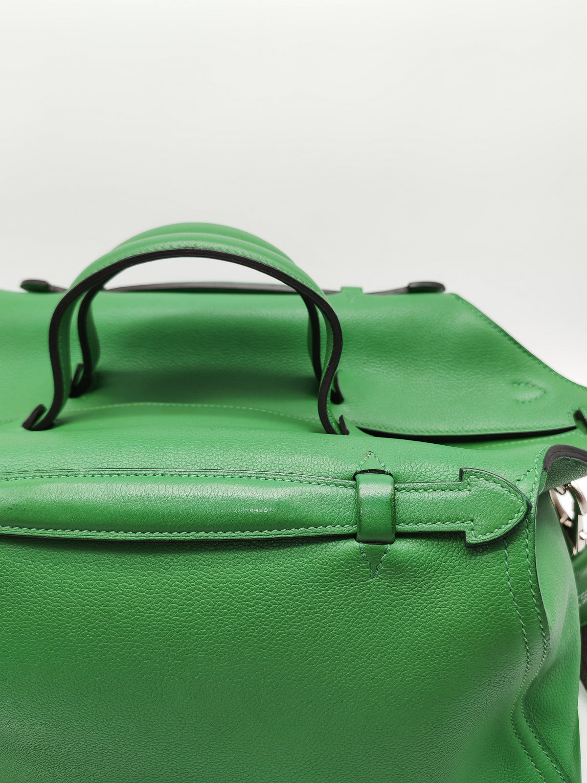 HERMÈS Sac Oxer Top Handle Bag Lager in Bambou Evercolor Leather Palladium Hardware Stamp T(2015) | Purse Maison Luxury Bags Shop