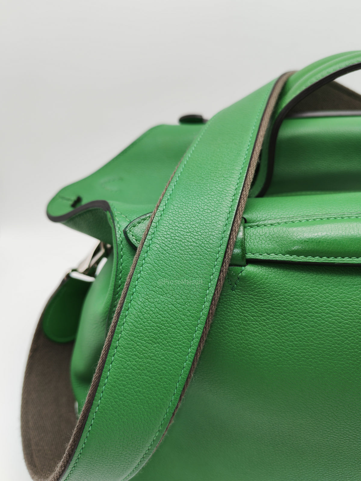 HERMÈS Sac Oxer Top Handle Bag Lager in Bambou Evercolor Leather Palladium Hardware Stamp T(2015) | Purse Maison Luxury Bags Shop