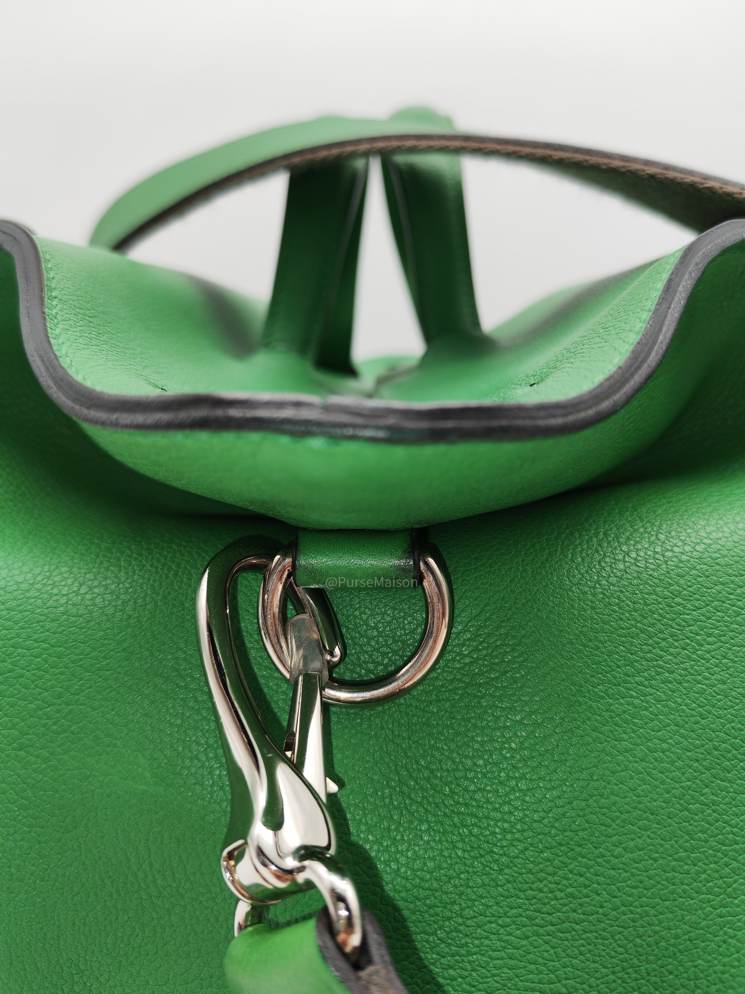 HERMÈS Sac Oxer Top Handle Bag Lager in Bambou Evercolor Leather Palladium Hardware Stamp T(2015) | Purse Maison Luxury Bags Shop