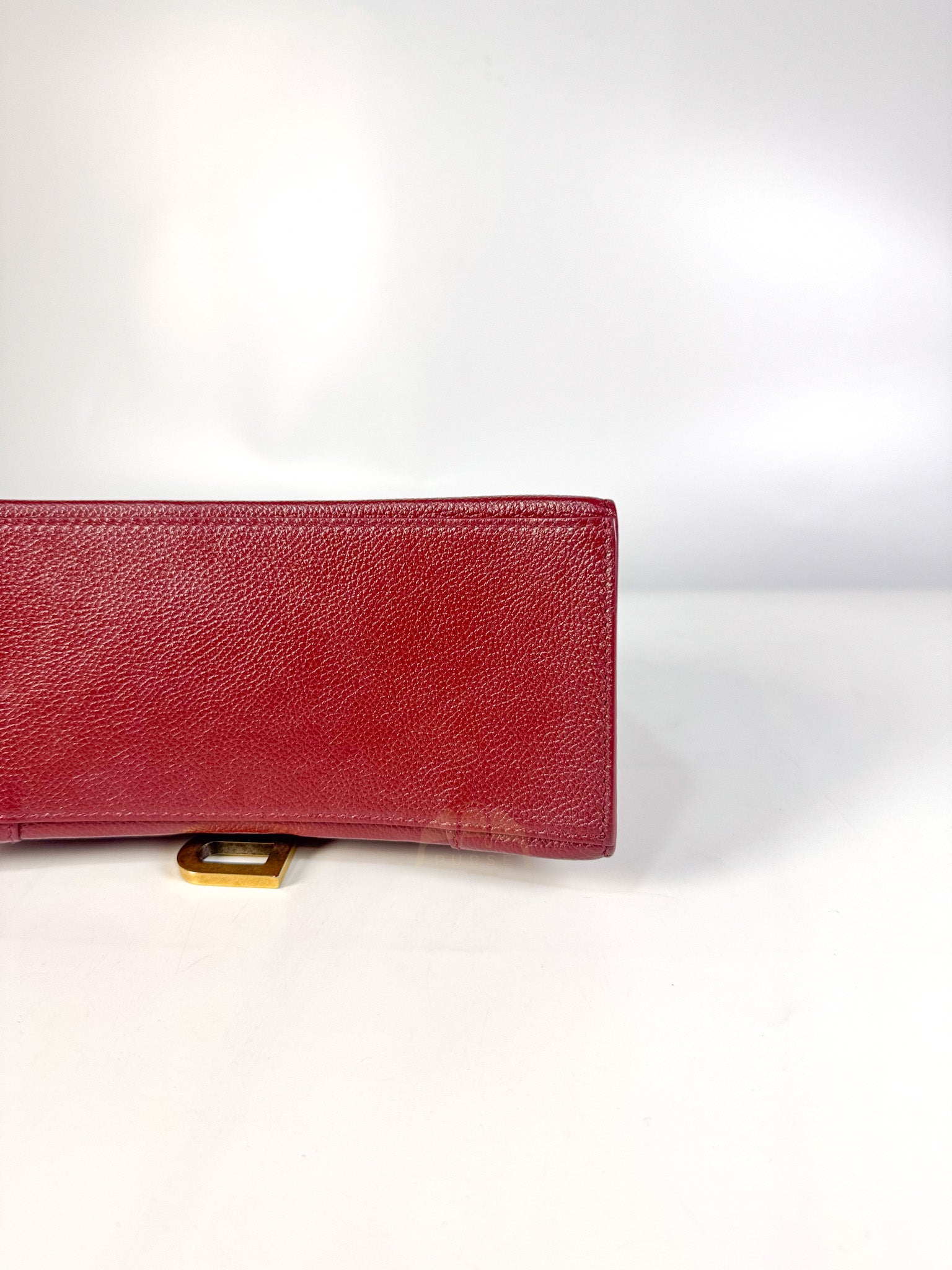 Hourglass Small in Dark Red Grained Leather | Purse Maison Luxury Bags Shop