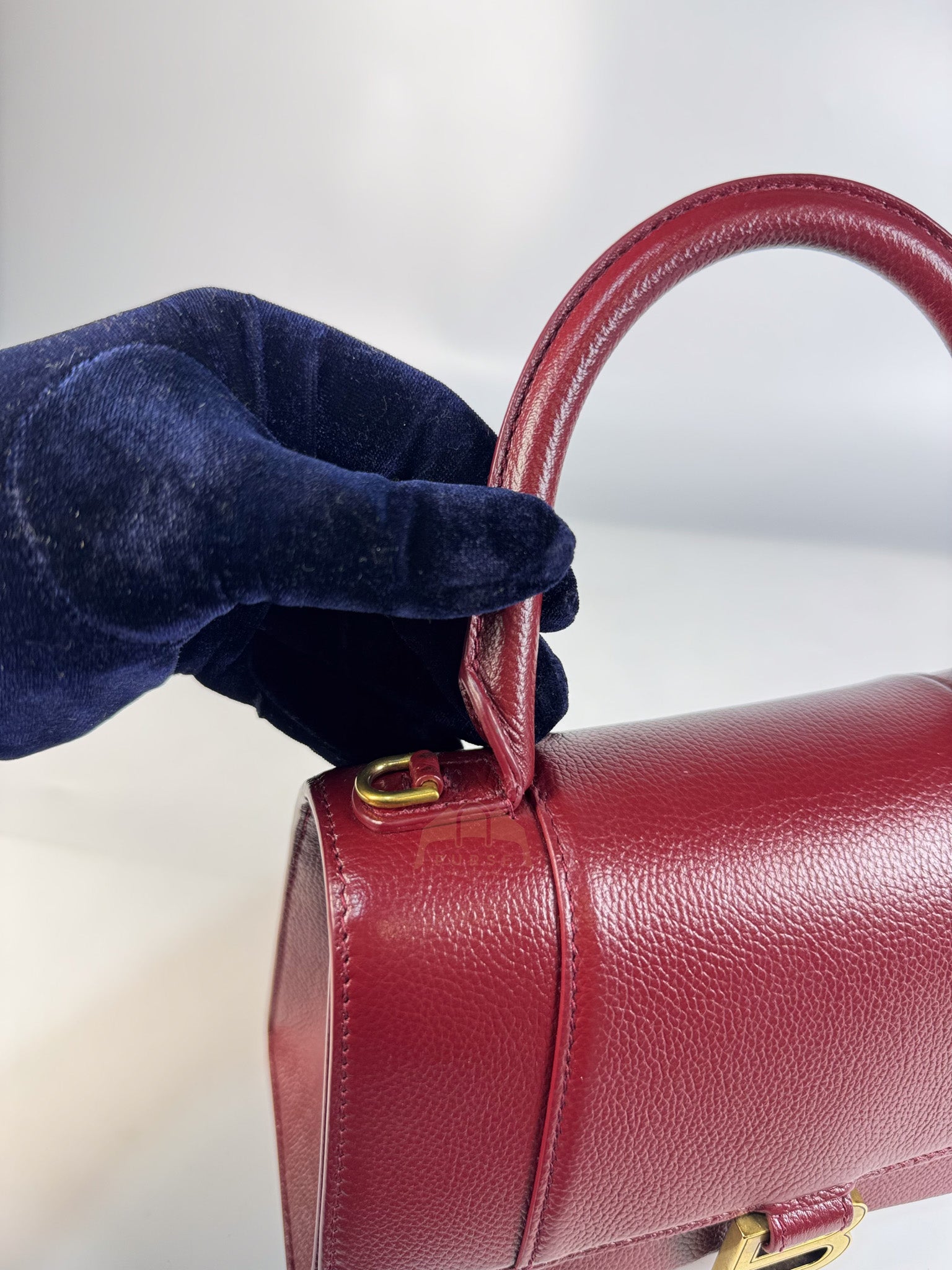 Hourglass Small in Dark Red Grained Leather | Purse Maison Luxury Bags Shop