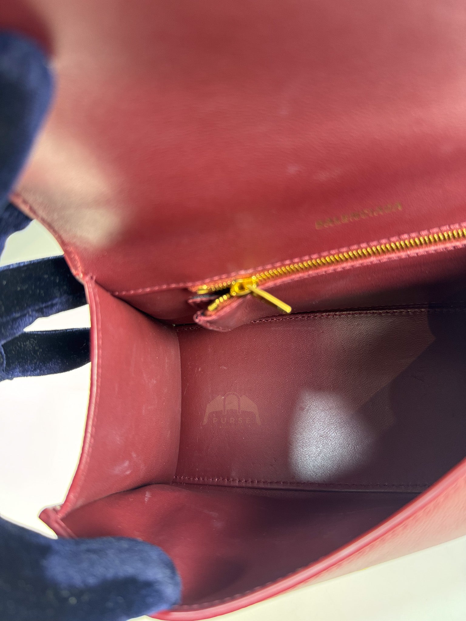 Hourglass Small in Dark Red Grained Leather | Purse Maison Luxury Bags Shop