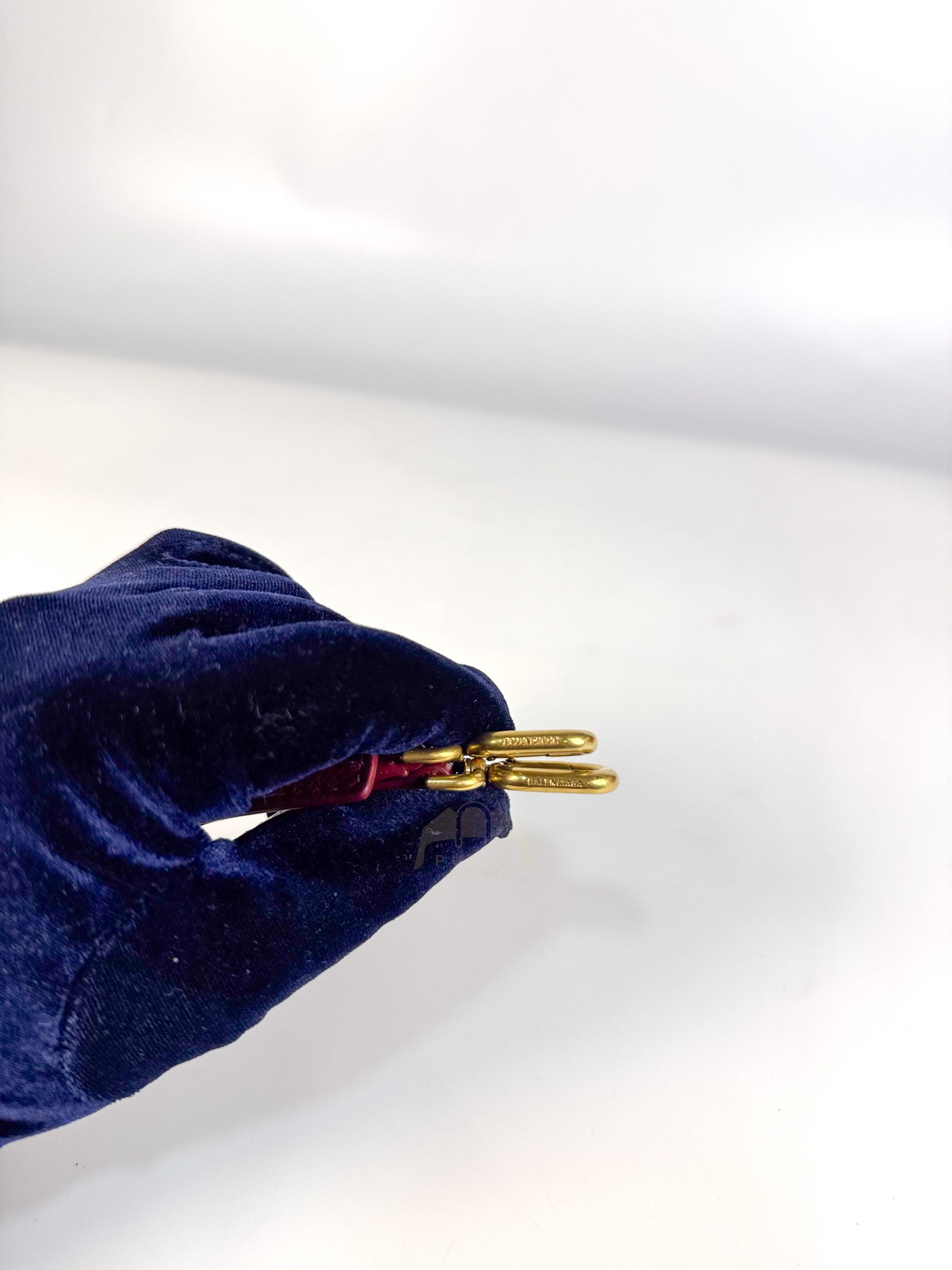 Hourglass Small in Dark Red Grained Leather | Purse Maison Luxury Bags Shop