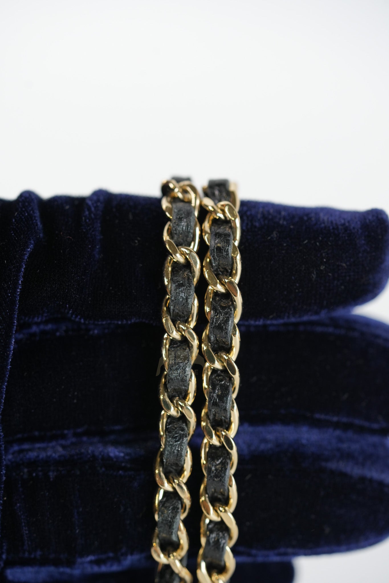 Iphone14 Pro Phone Case in Quilted Caviar Leather Chain Strap (Microchip) | Purse Maison Luxury Bags Shop