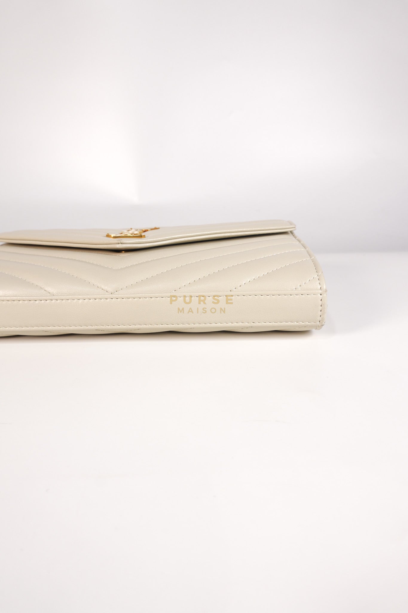 Kate Wallet on Chain in Off White Chevron Quilted Leather | Purse Maison Luxury Bags Shop