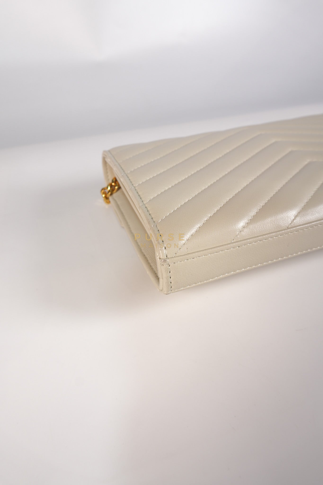 Kate Wallet on Chain in Off White Chevron Quilted Leather | Purse Maison Luxury Bags Shop