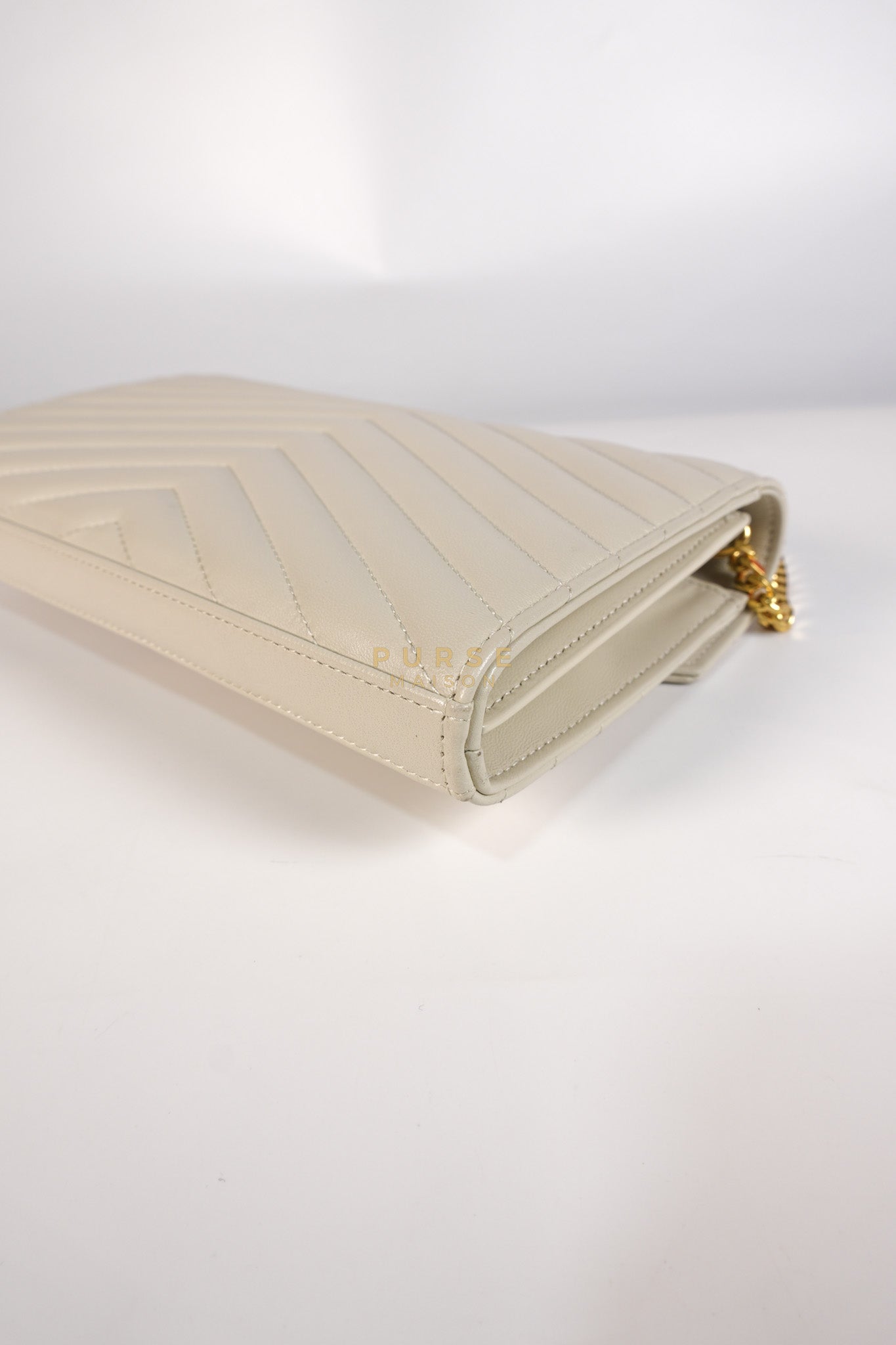 Kate Wallet on Chain in Off White Chevron Quilted Leather | Purse Maison Luxury Bags Shop