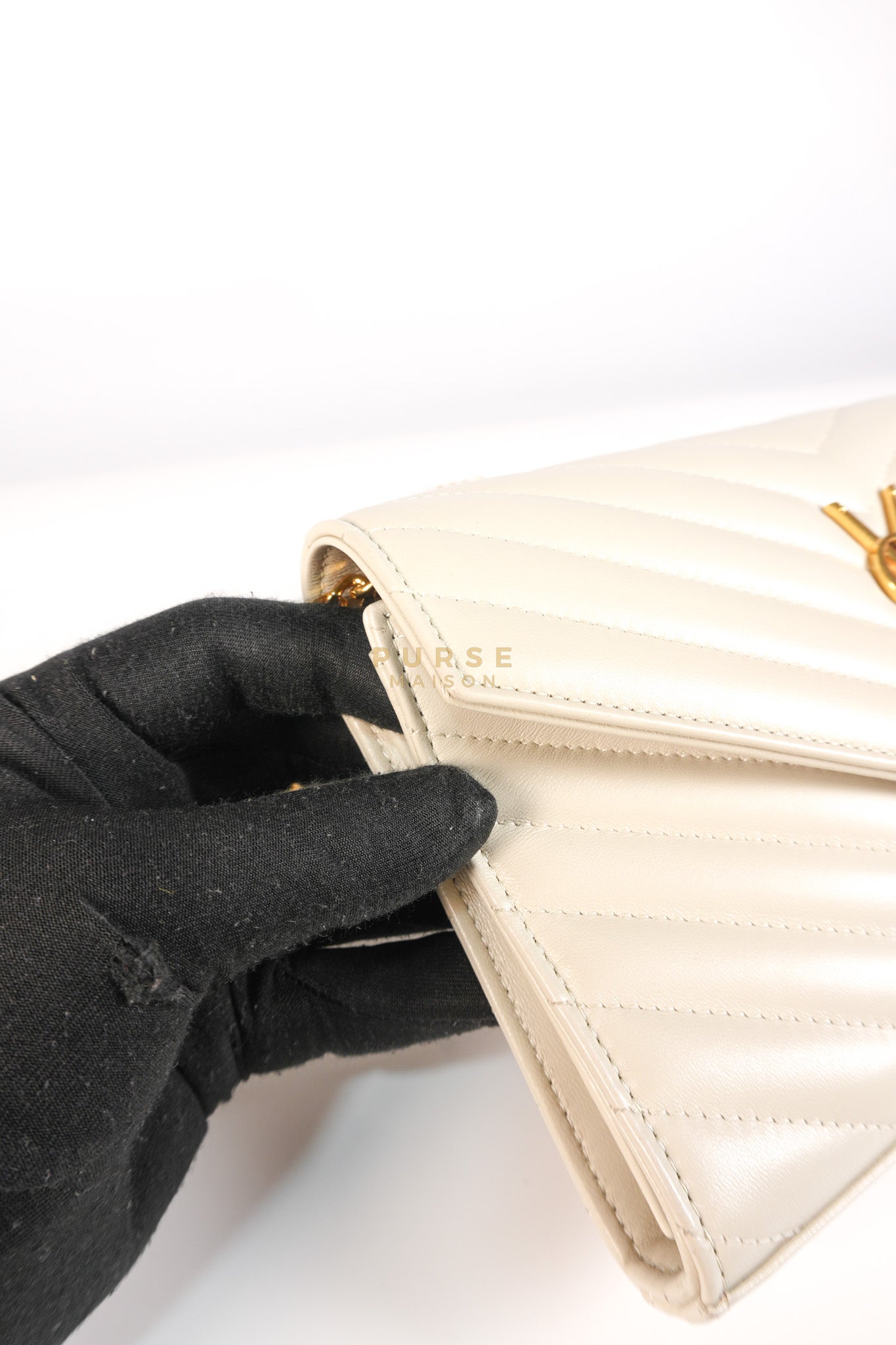 Kate Wallet on Chain in Off White Chevron Quilted Leather | Purse Maison Luxury Bags Shop