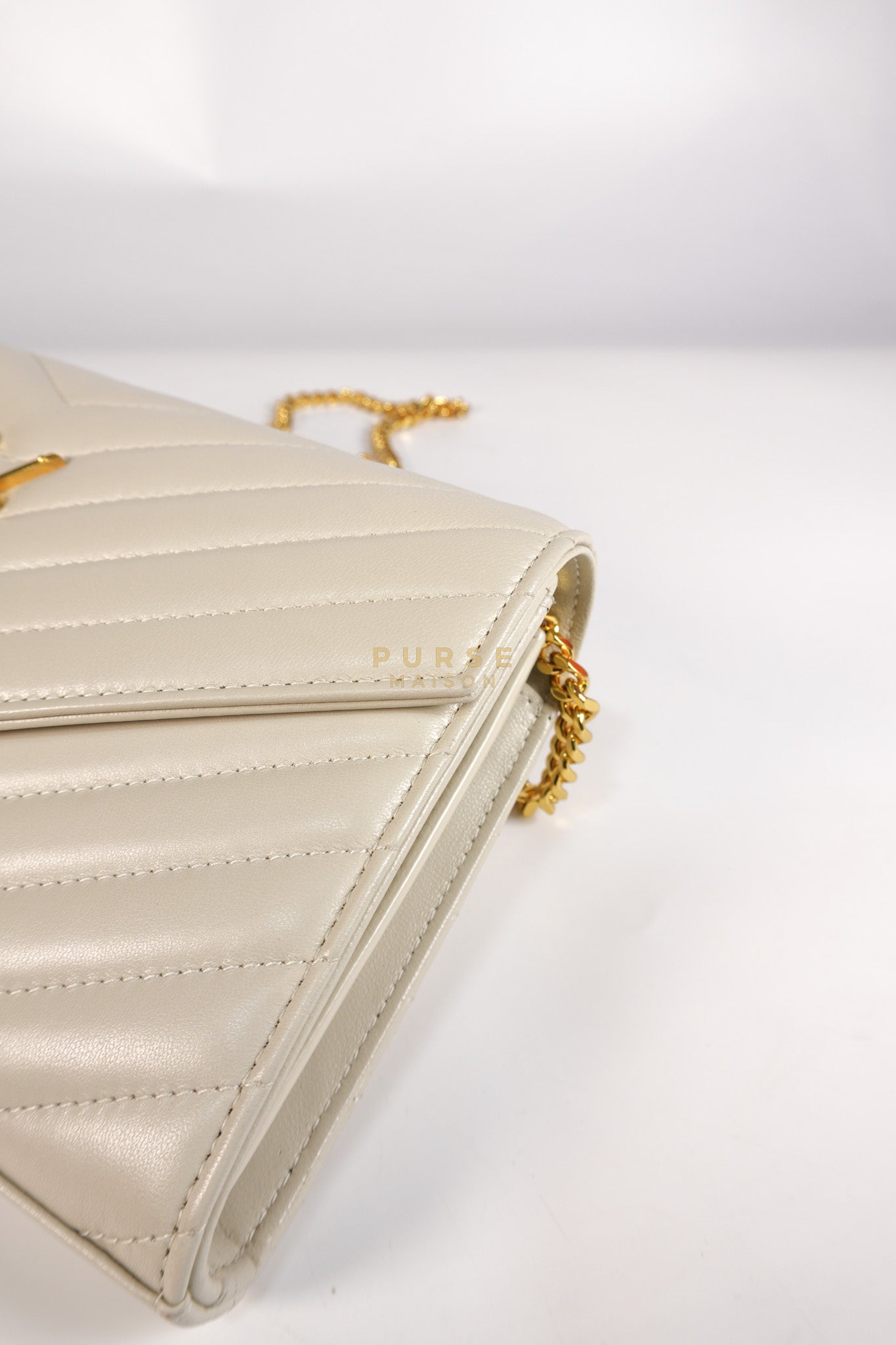 Kate Wallet on Chain in Off White Chevron Quilted Leather | Purse Maison Luxury Bags Shop