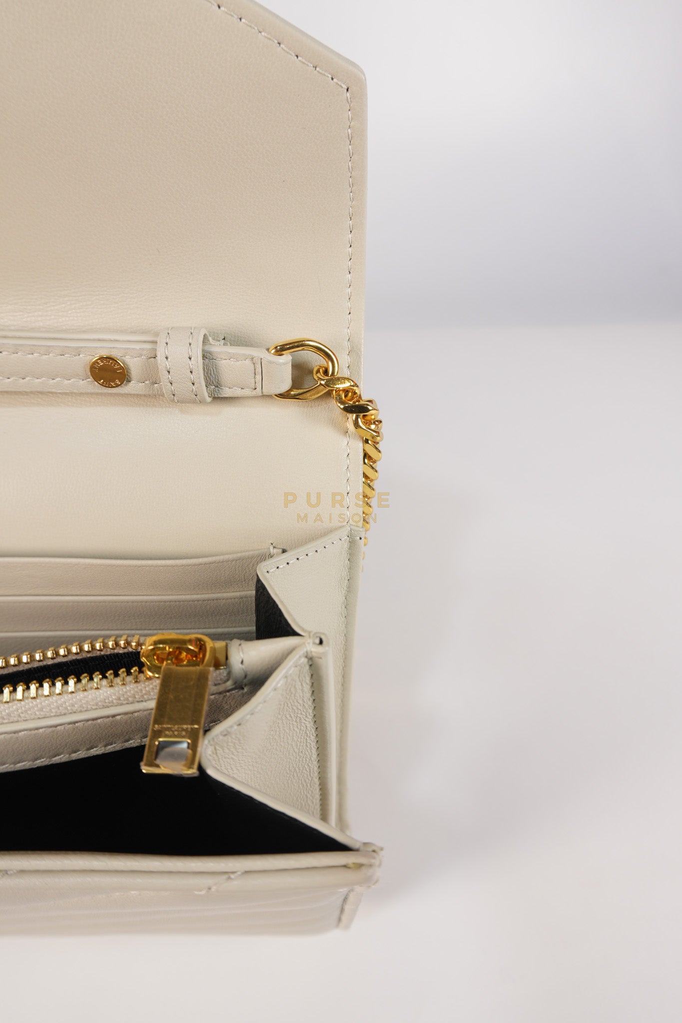 Kate Wallet on Chain in Off White Chevron Quilted Leather | Purse Maison Luxury Bags Shop